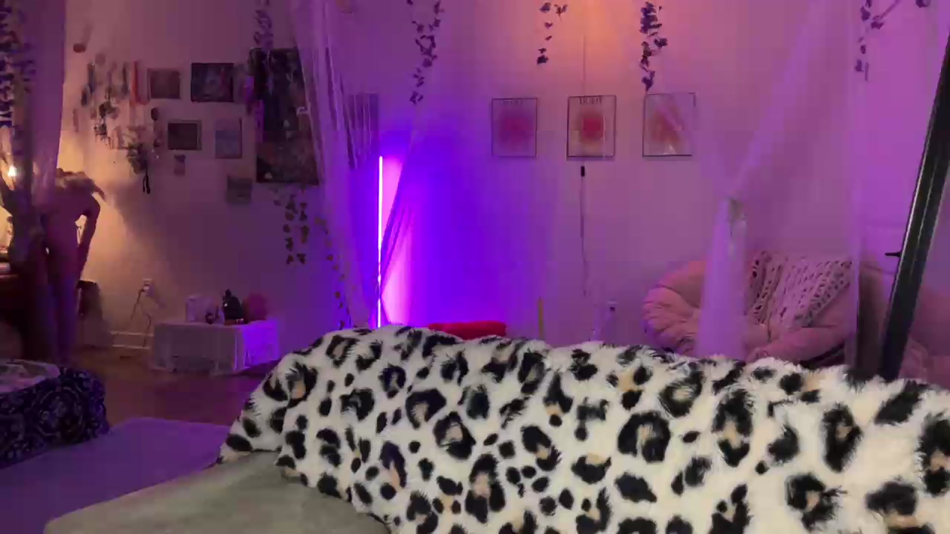 Gallery image thumbnail from annieangel18's myfreecams stream on, 05/23/2026, 02:45 image 1 of 20