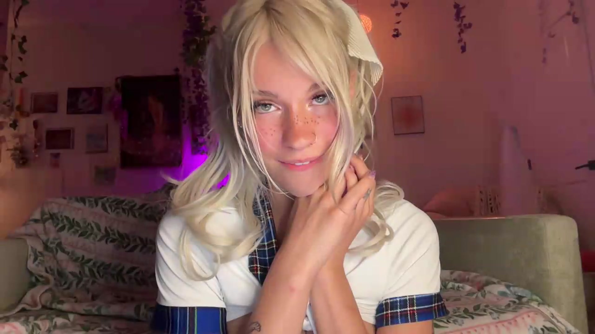 Gallery image thumbnail from annieangel18's myfreecams stream on, 06/09/2026, 03:01 image 6 of 20