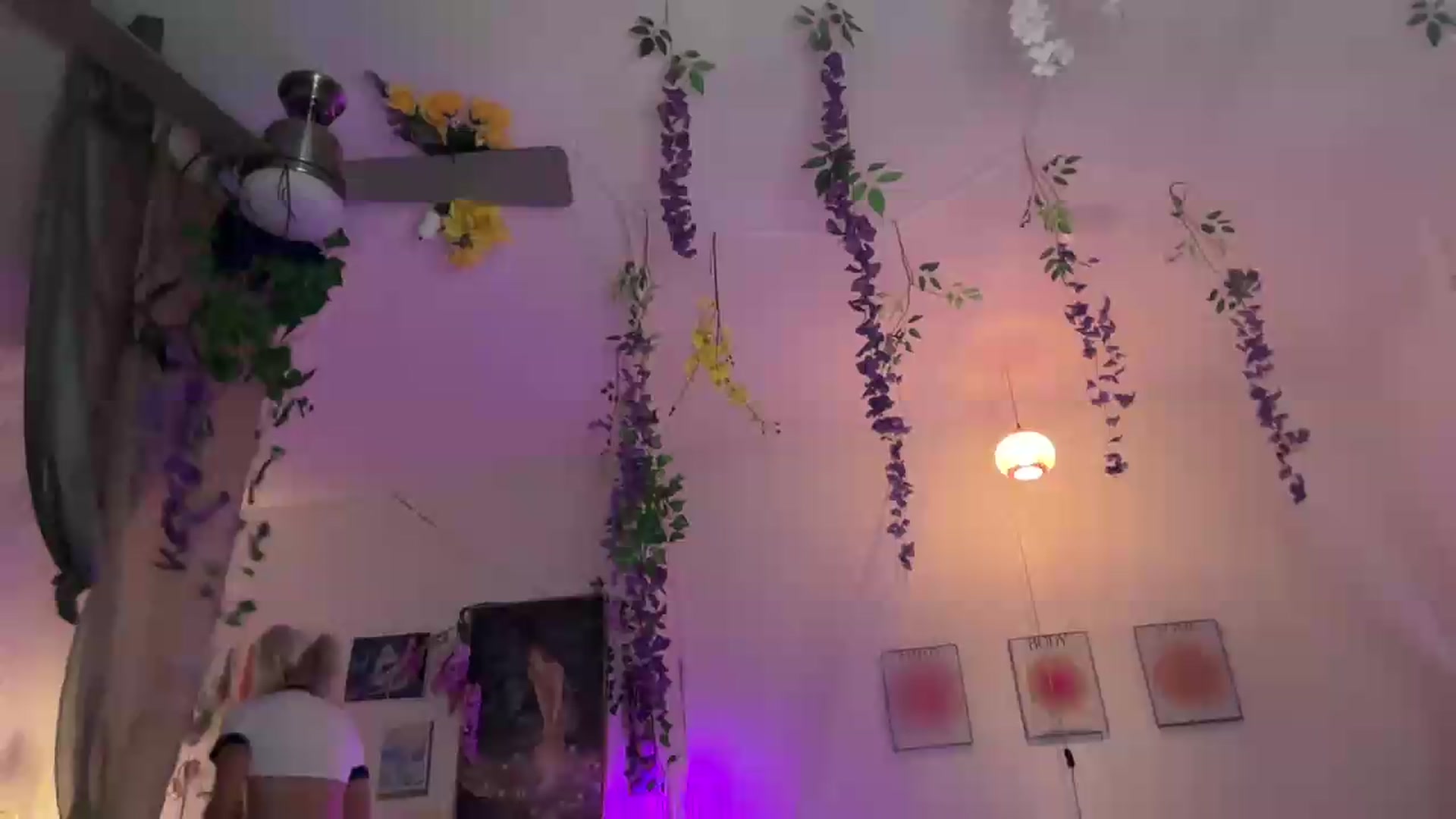 Gallery image thumbnail from annieangel18's myfreecams stream on, 06/09/2026, 03:01 image 11 of 20