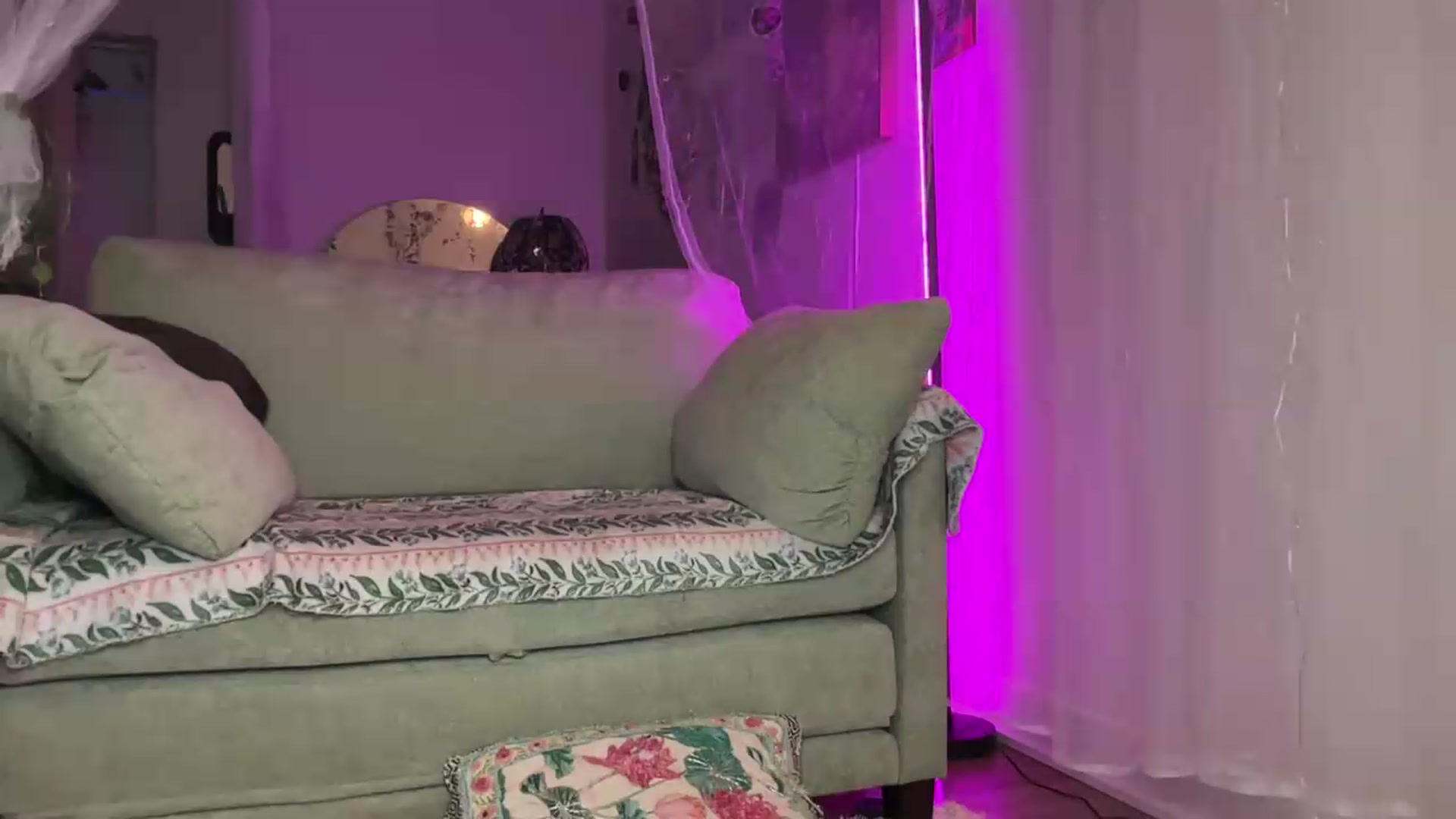 Gallery image thumbnail from annieangel18's myfreecams stream on, 07/10/2026, 02:39 image 2 of 20