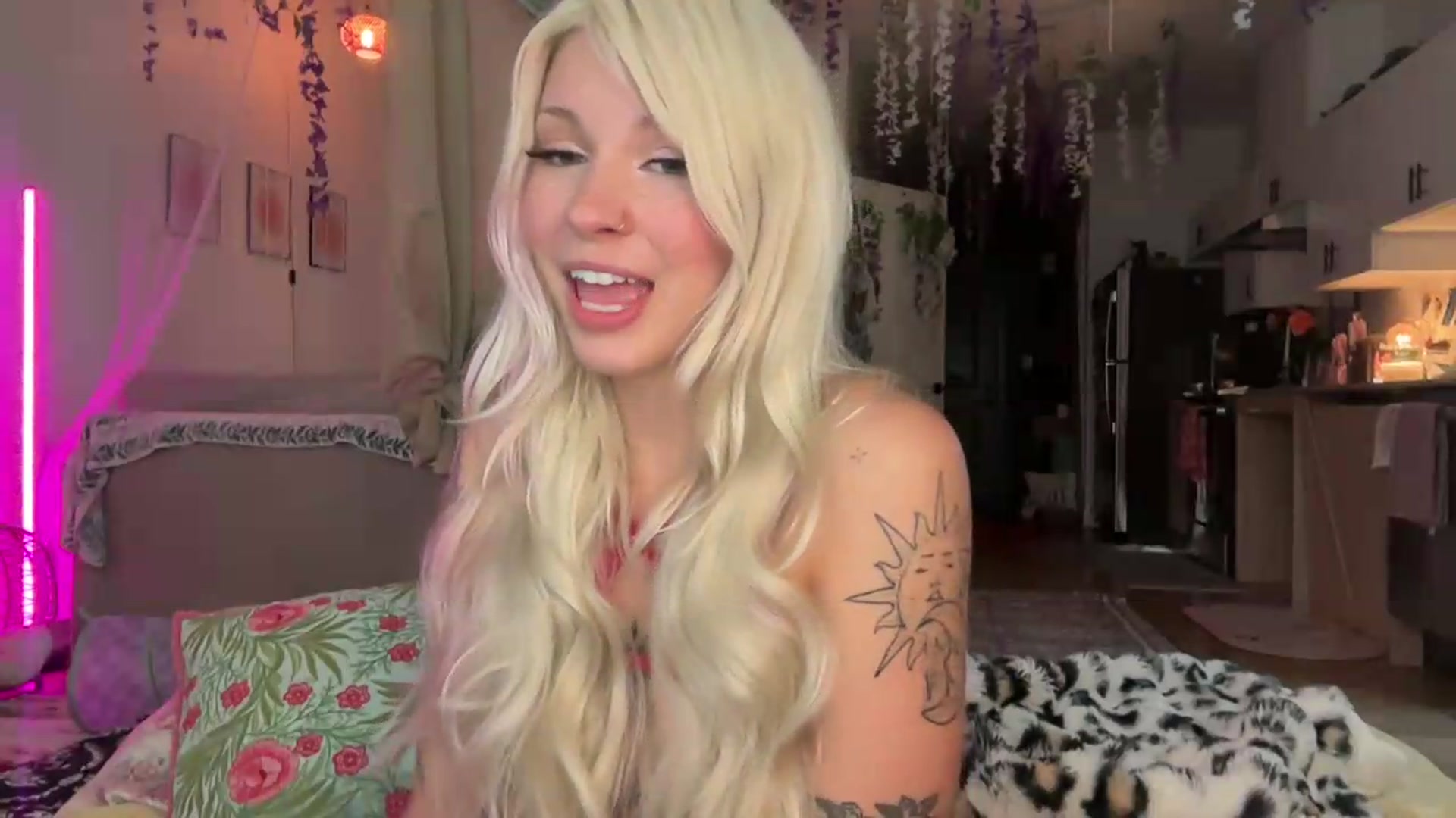 Gallery image thumbnail from annieangel18's myfreecams stream on, 07/17/2026, 24:23 image 8 of 20