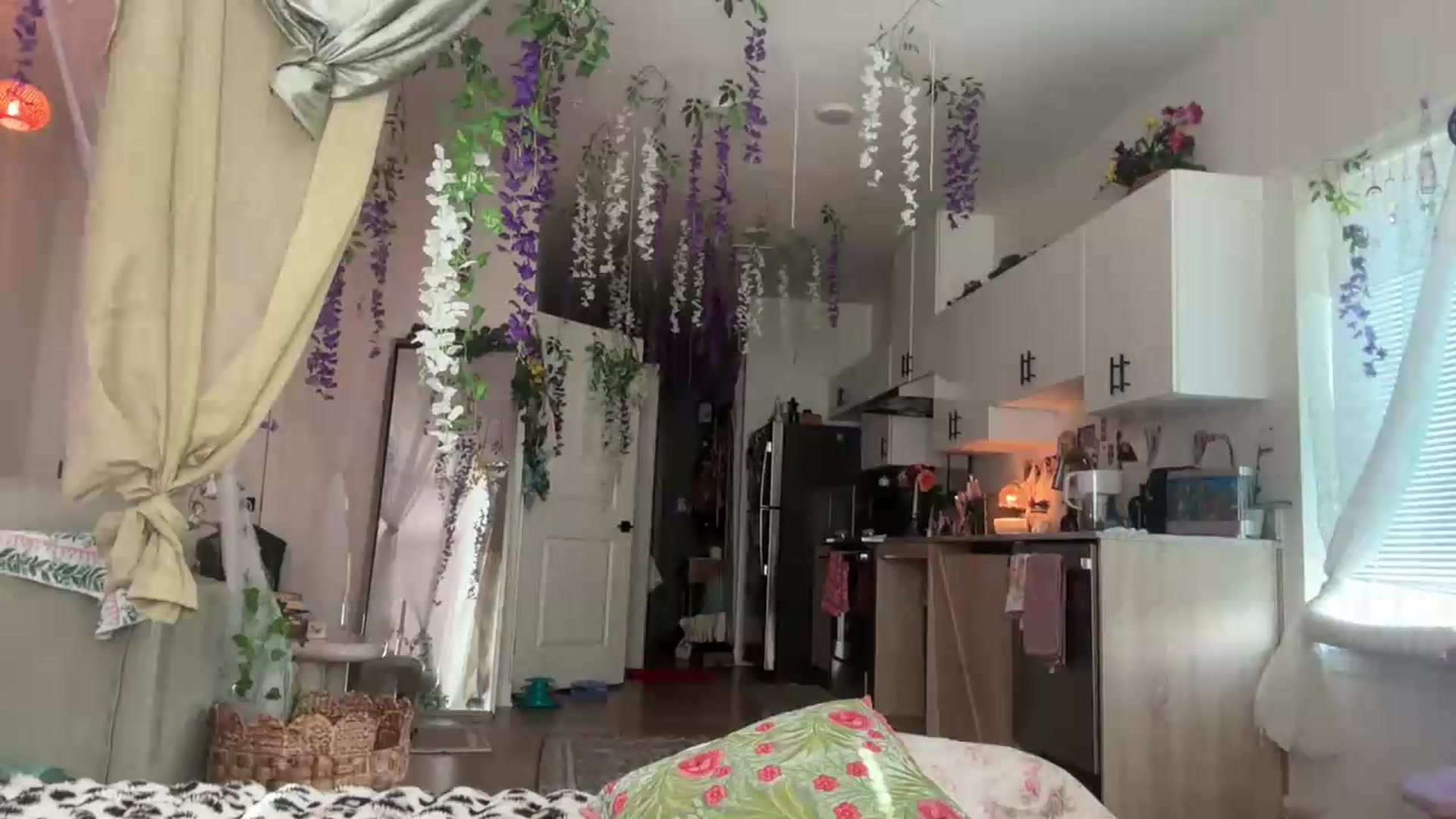 Gallery image thumbnail from annieangel18's myfreecams stream on, 07/17/2026, 23:13 image 6 of 20