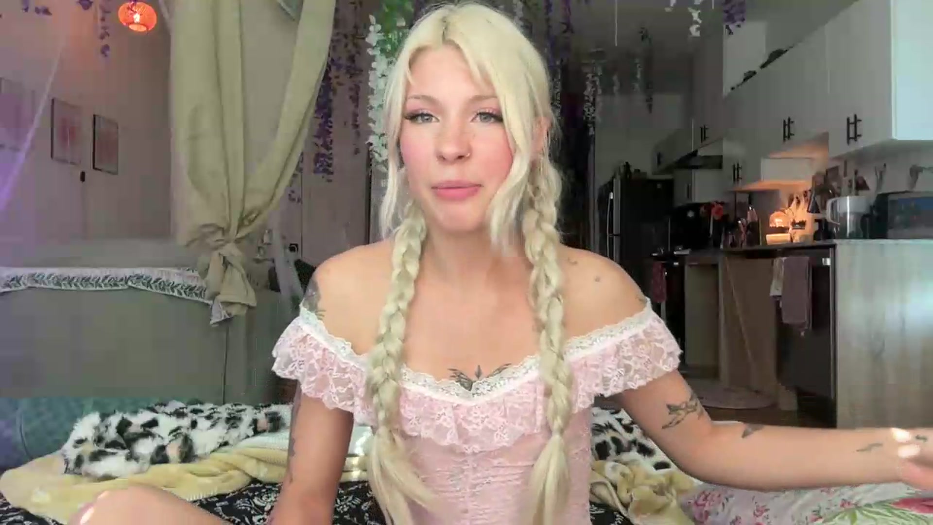 Gallery image thumbnail from annieangel18's myfreecams stream on, 07/18/2026, 24:05 image 11 of 20