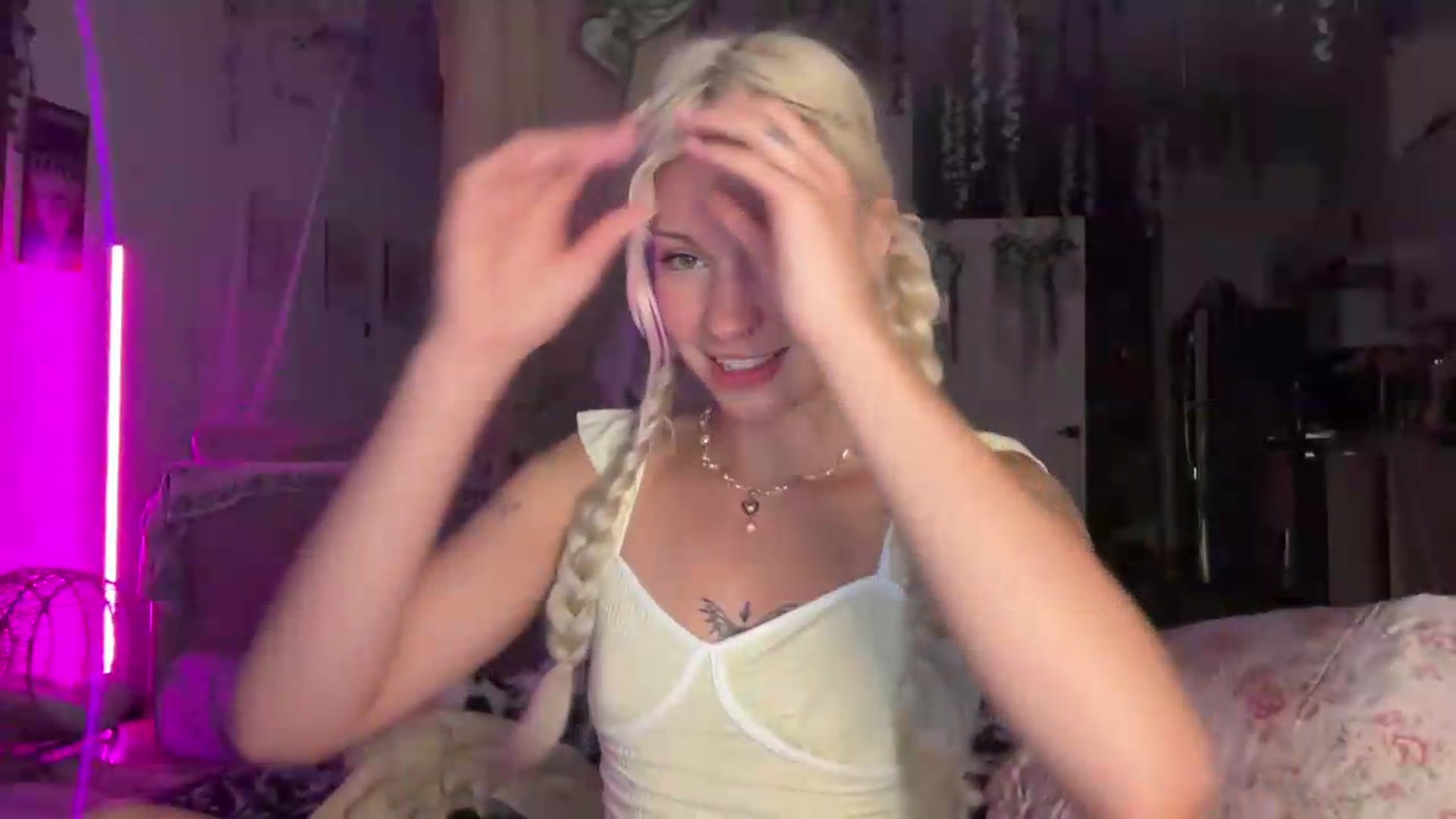 Gallery image thumbnail from annieangel18's myfreecams stream on, 07/21/2026, 01:46 image 6 of 20