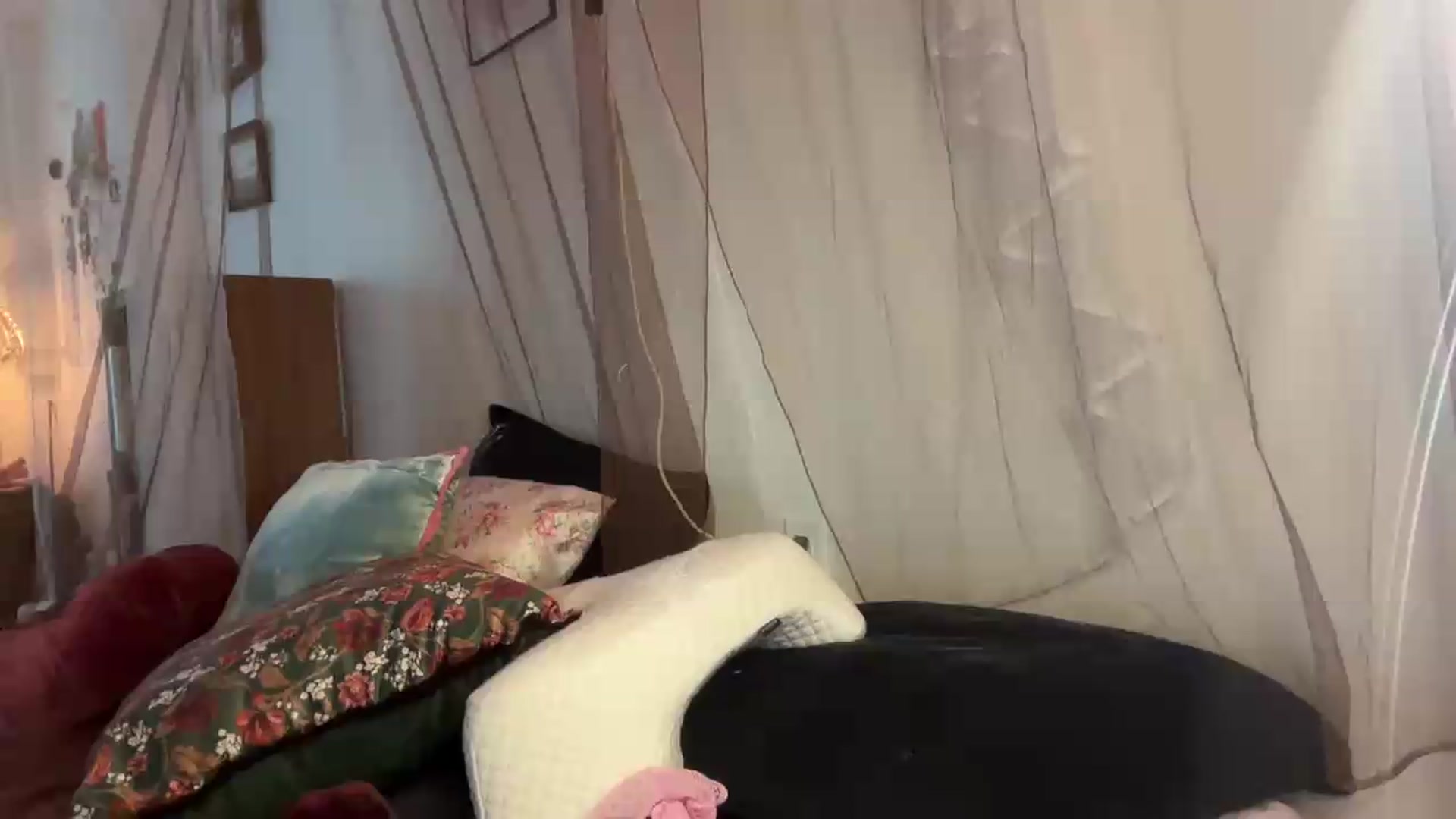 Gallery image thumbnail from annieangel18's myfreecams stream on, 07/28/2026, 23:03 image 15 of 20