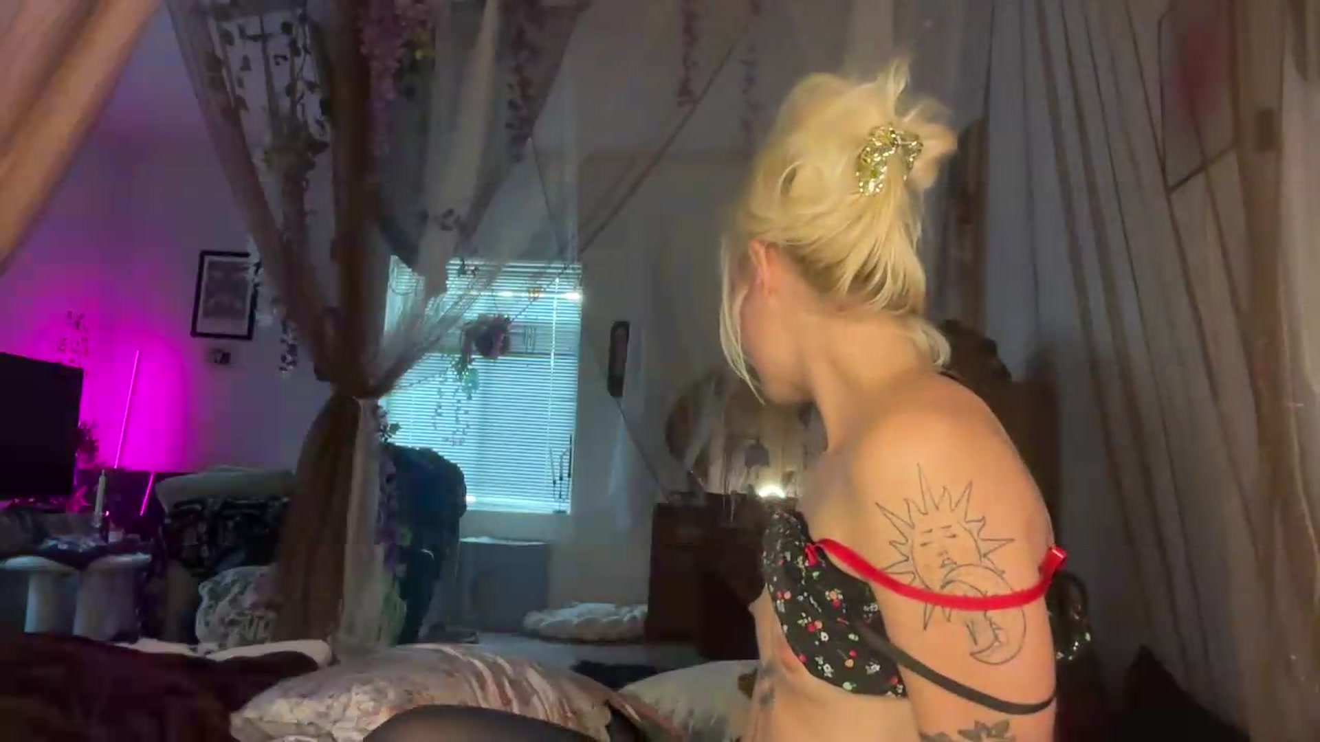 Gallery image thumbnail from annieangel18's myfreecams stream on, 09/17/2026, 24:05 image 2 of 20