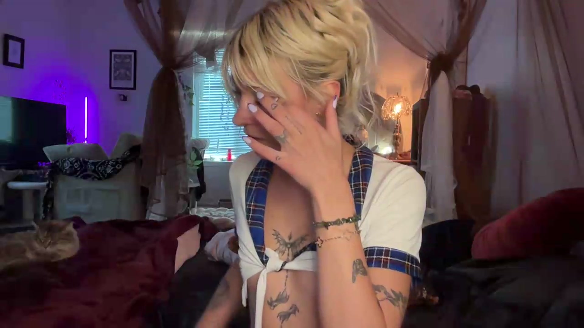 Gallery image thumbnail from annieangel18's myfreecams stream on, 09/24/2026, 23:37 image 4 of 20
