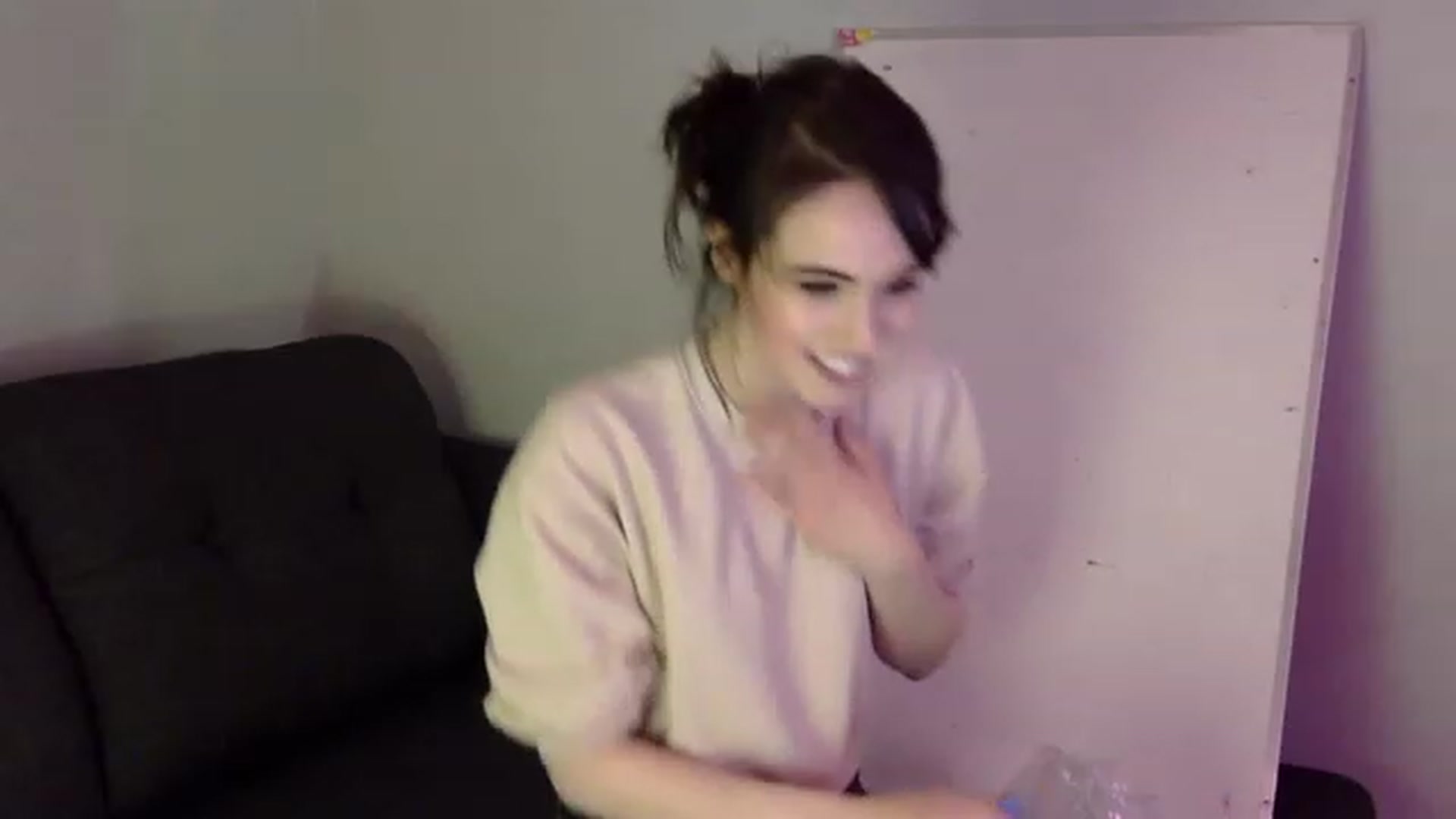 Gallery image thumbnail from antidreamgirl's myfreecams stream on, 12/04/2022, 07:27 image 2 of 20
