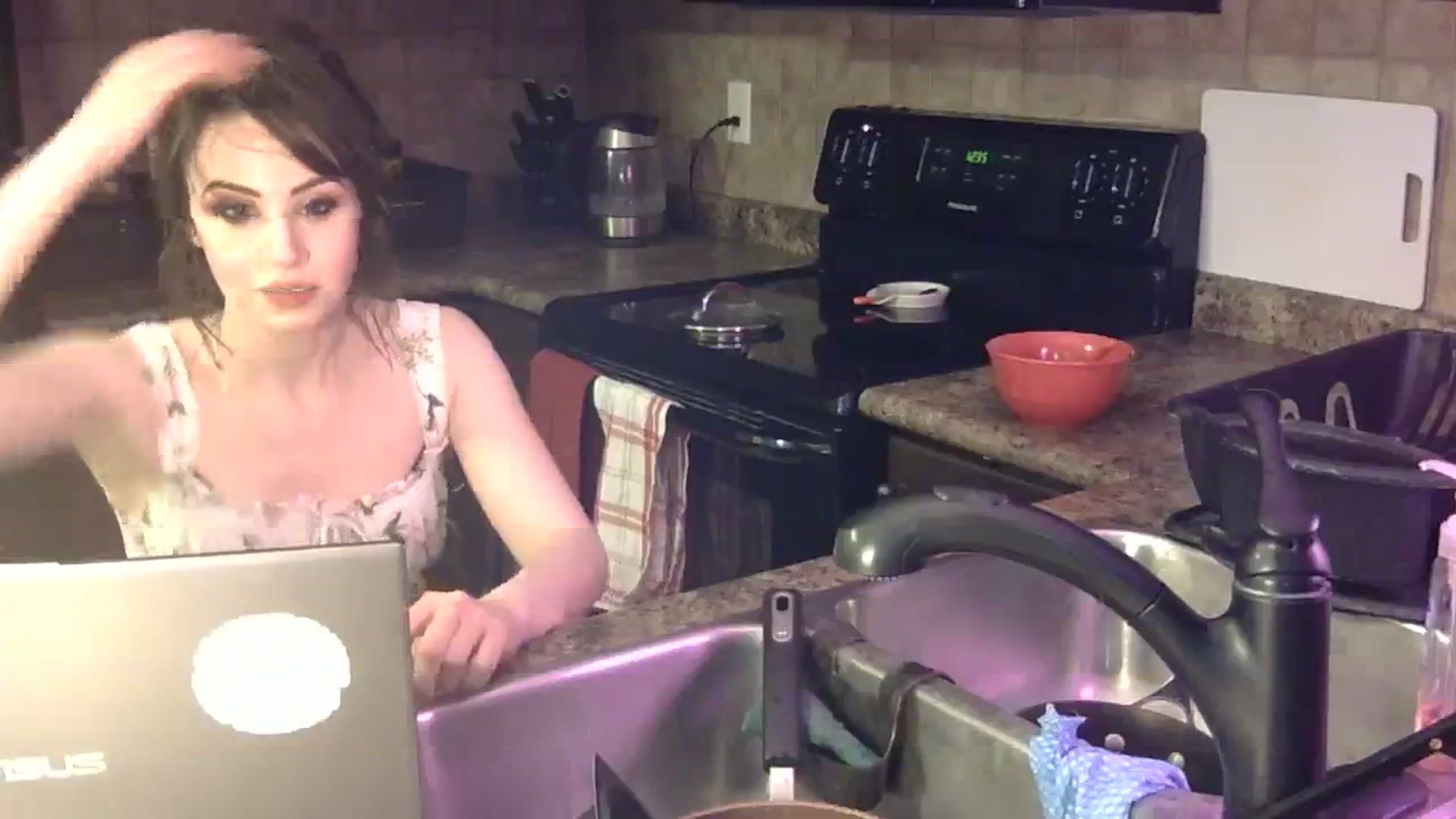 Gallery image thumbnail from antidreamgirl's myfreecams stream on, 08/24/2023, 05:12 image 13 of 20