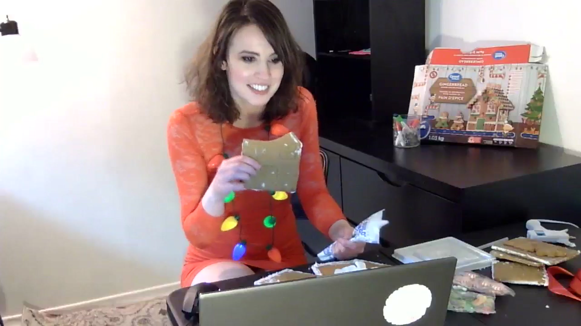 Gallery image thumbnail from antidreamgirl's myfreecams stream on, 12/25/2023, 19:25 image 13 of 20