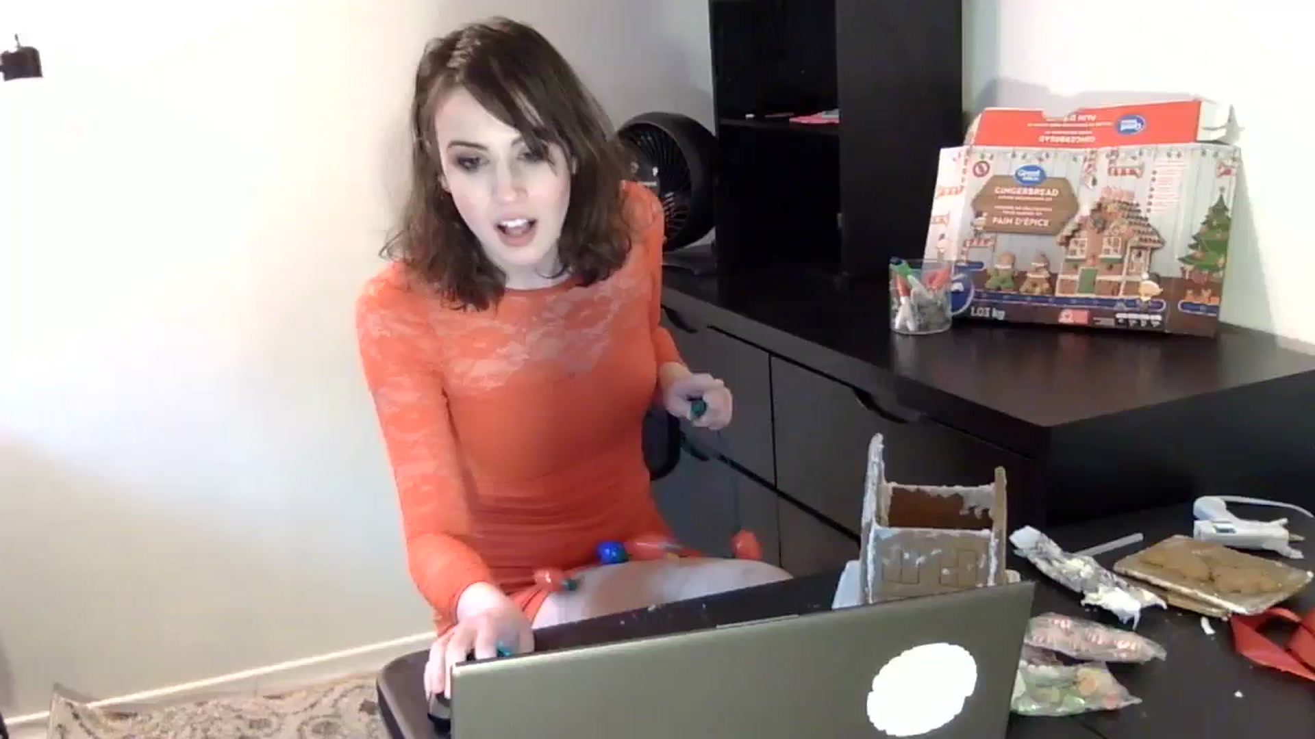 Gallery image thumbnail from antidreamgirl's myfreecams stream on, 12/25/2023, 19:25 image 18 of 20