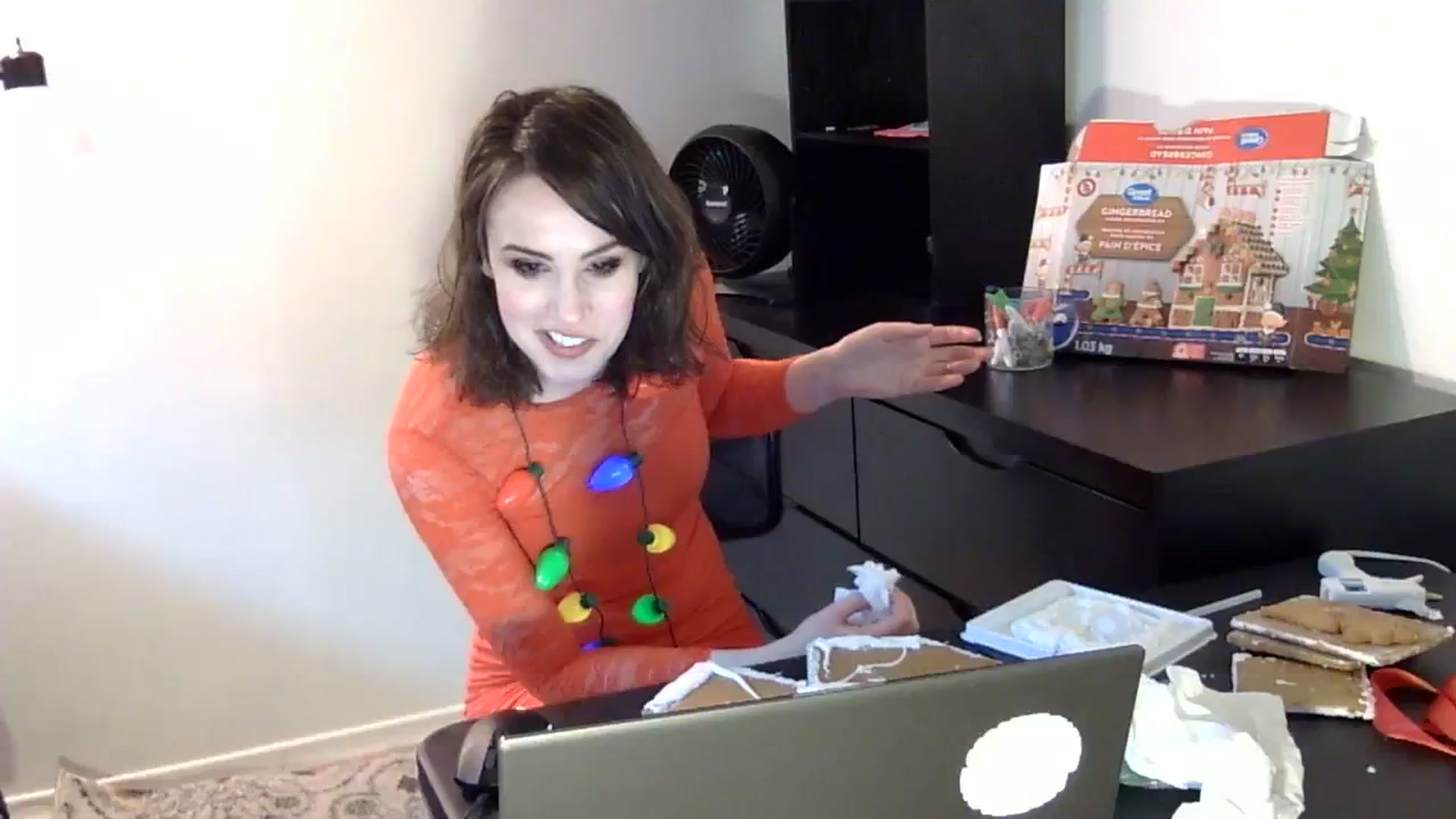Gallery image thumbnail from antidreamgirl's myfreecams stream on, 12/25/2023, 19:25 image 15 of 20