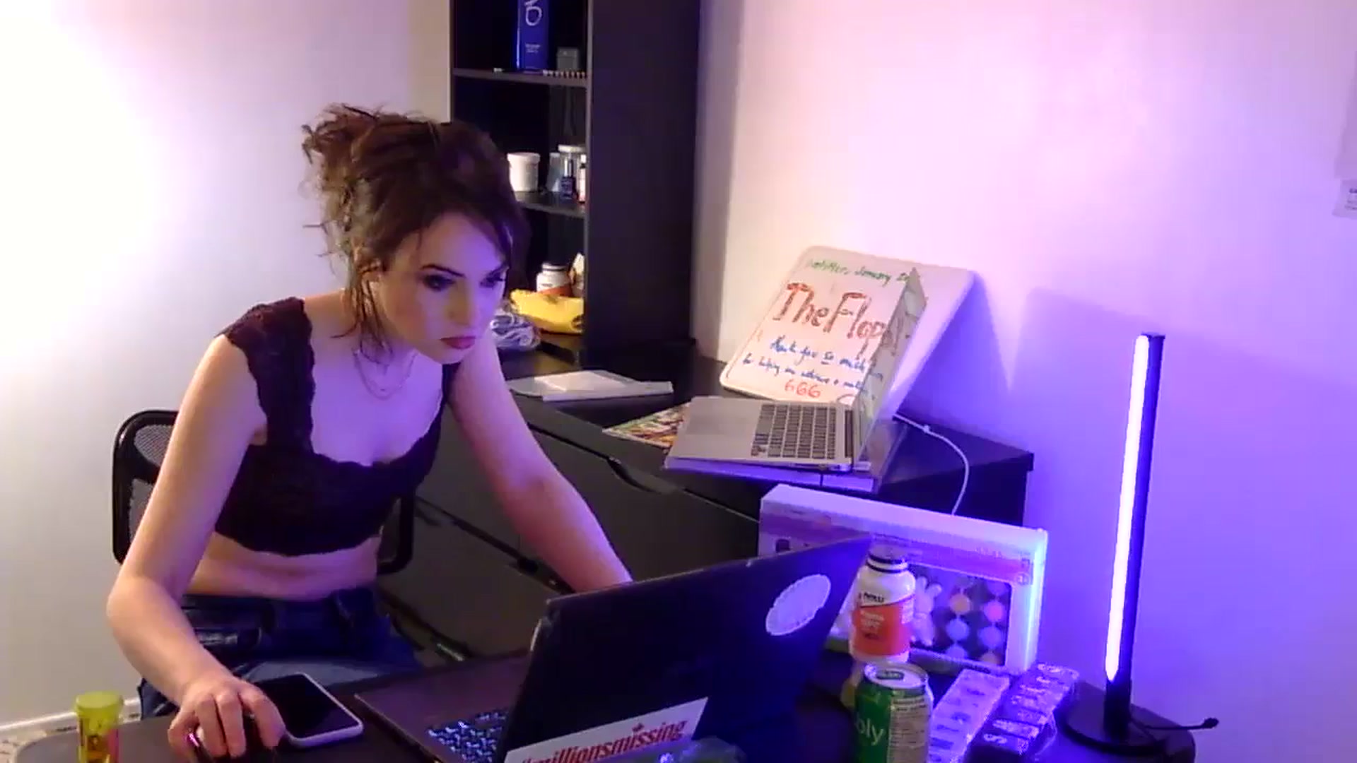 Gallery image thumbnail from antidreamgirl's myfreecams stream on, 02/22/2024, 05:21 image 16 of 20