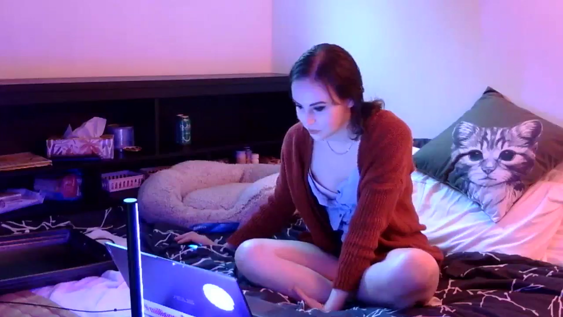 Gallery image thumbnail from antidreamgirl's myfreecams stream on, 02/22/2024, 23:17 image 6 of 20