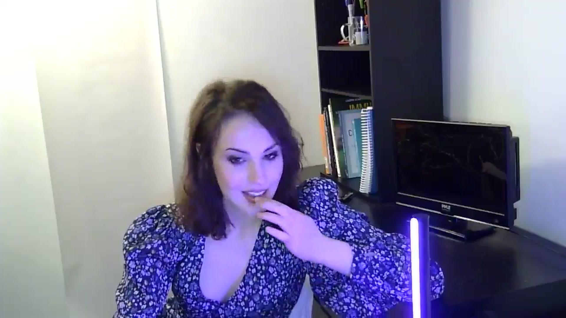 Gallery image thumbnail from antidreamgirl's myfreecams stream on, 04/16/2024, 02:05 image 17 of 20