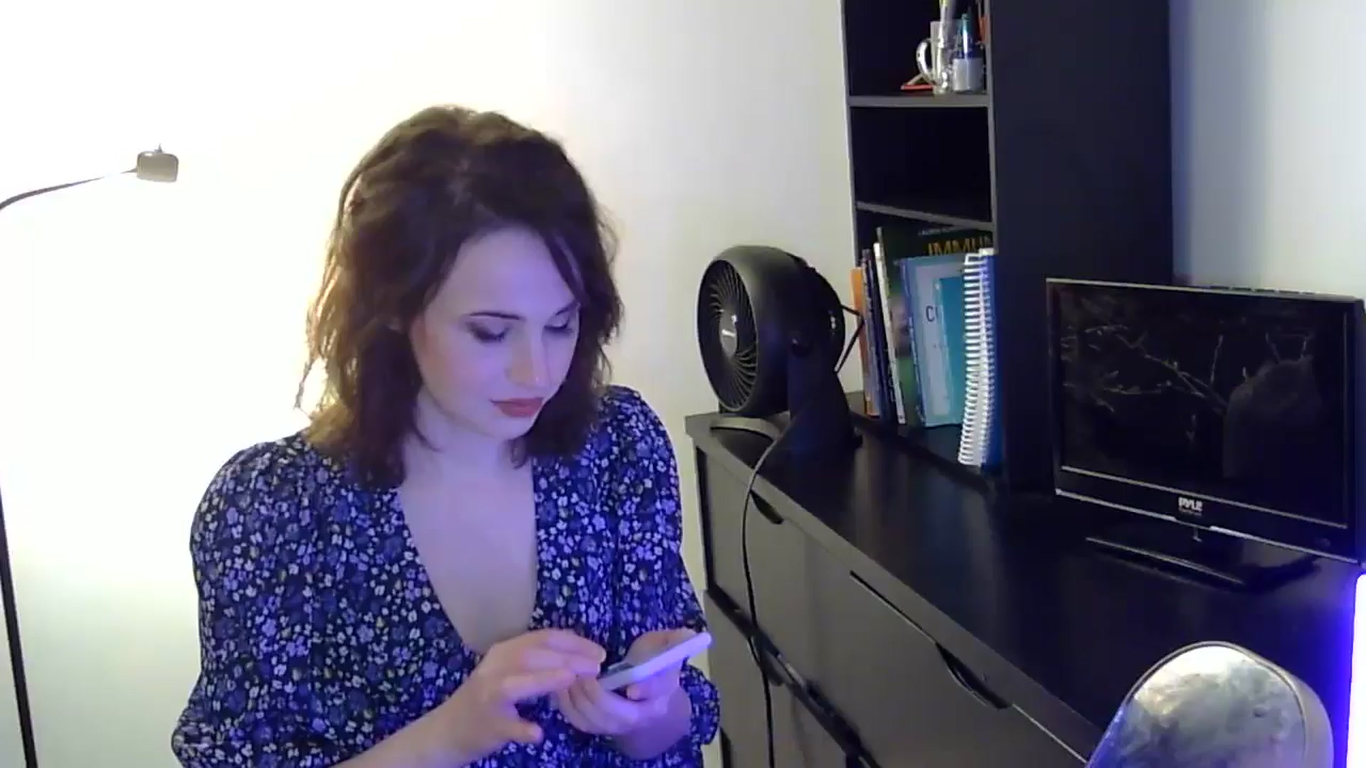 Gallery image thumbnail from antidreamgirl's myfreecams stream on, 04/16/2024, 02:05 image 1 of 20