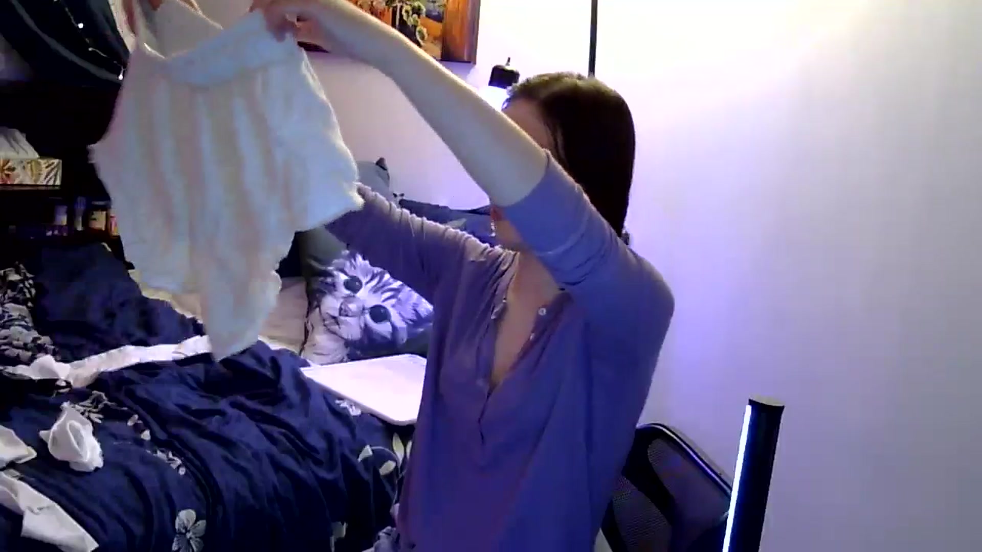 Gallery image thumbnail from antidreamgirl's myfreecams stream on, 05/08/2024, 07:33 image 4 of 20