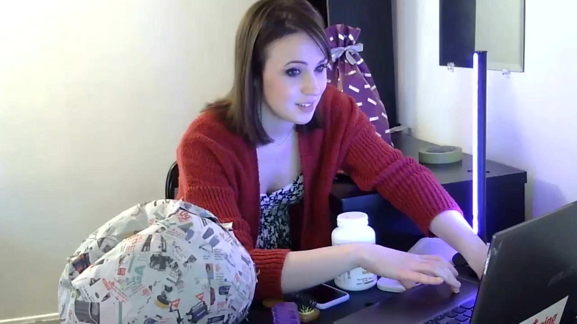 Gallery image thumbnail from antidreamgirl's myfreecams stream on, 05/17/2024, 22:41 image 10 of 20