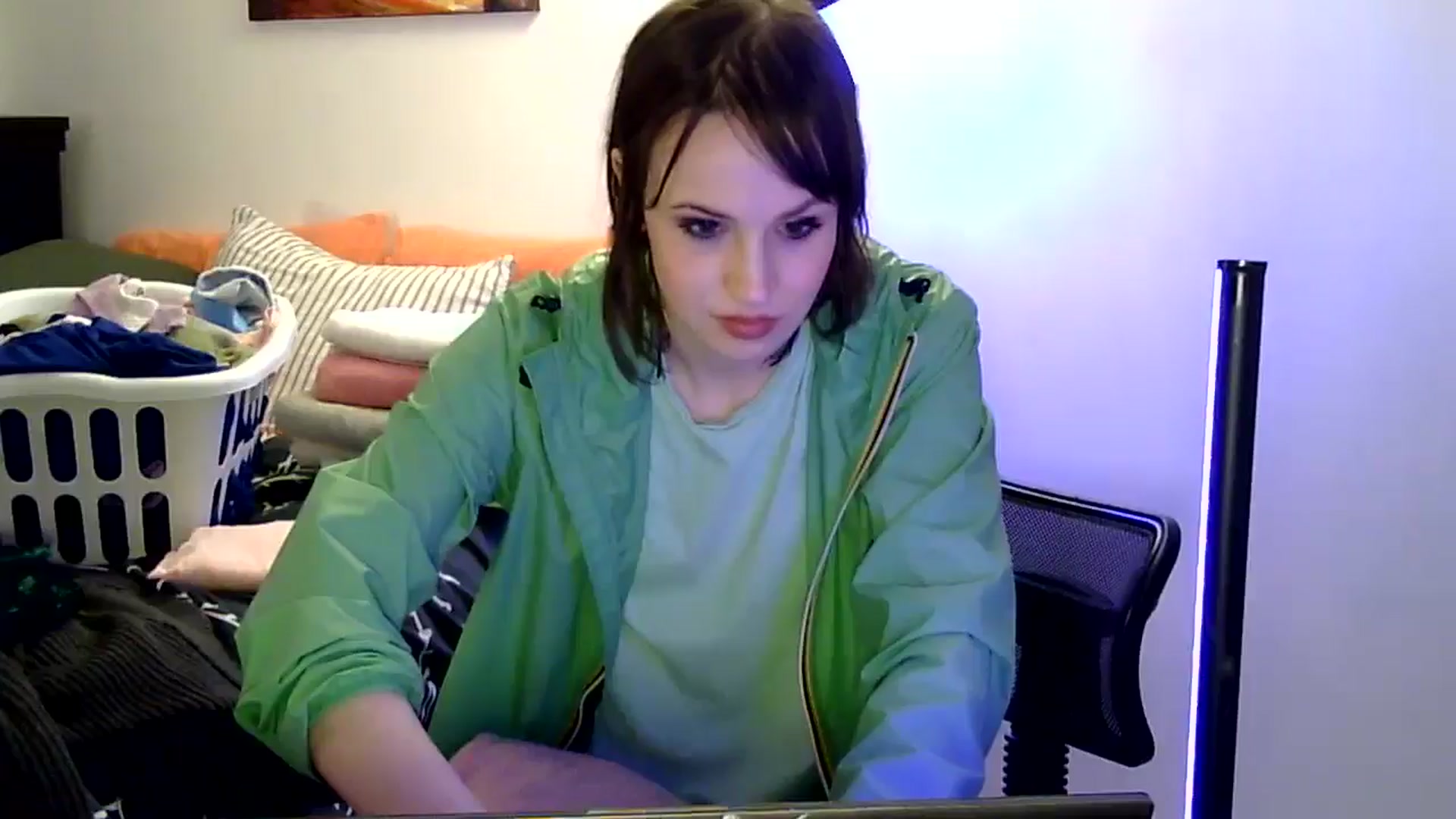 Gallery image thumbnail from antidreamgirl's myfreecams stream on, 05/19/2024, 04:13 image 6 of 20