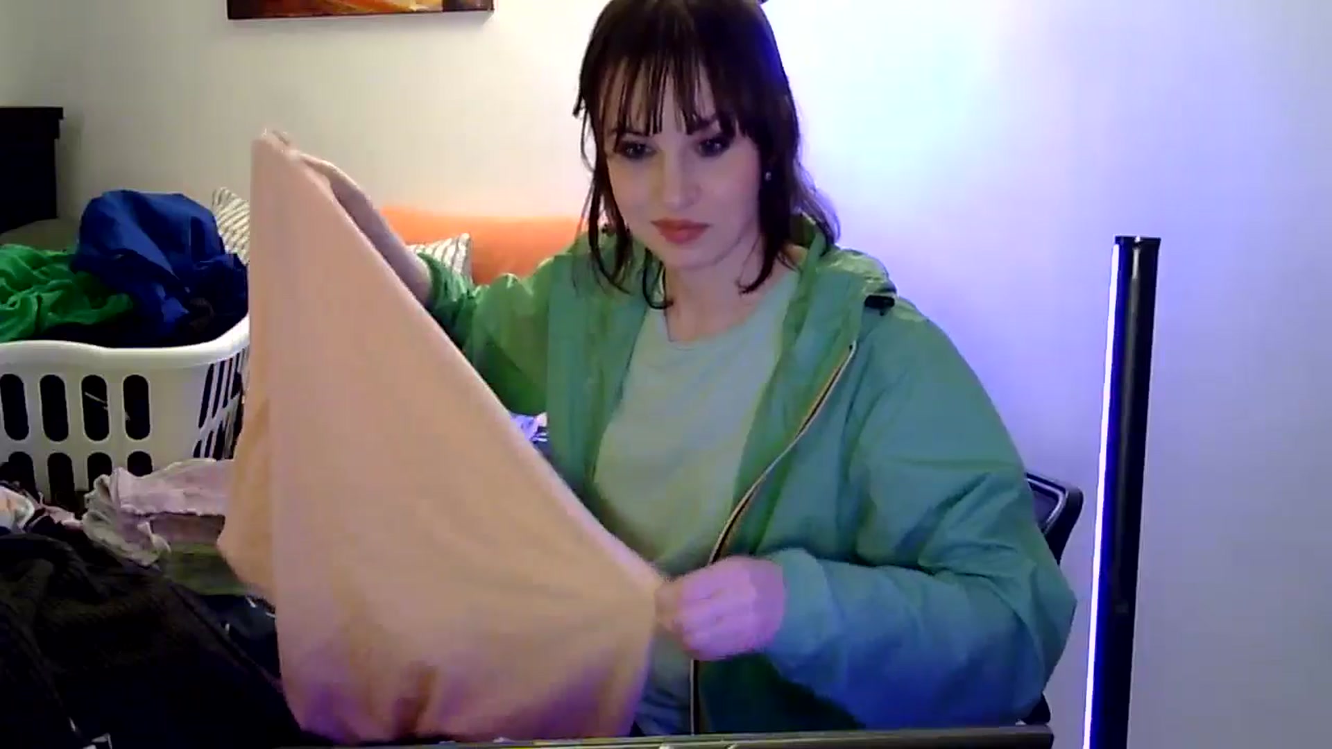 Gallery image thumbnail from antidreamgirl's myfreecams stream on, 05/19/2024, 04:13 image 14 of 20