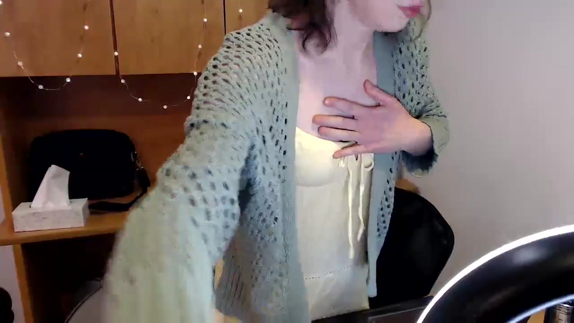 Gallery image thumbnail from antidreamgirl's myfreecams stream on, 06/18/2024, 24:01 image 17 of 20