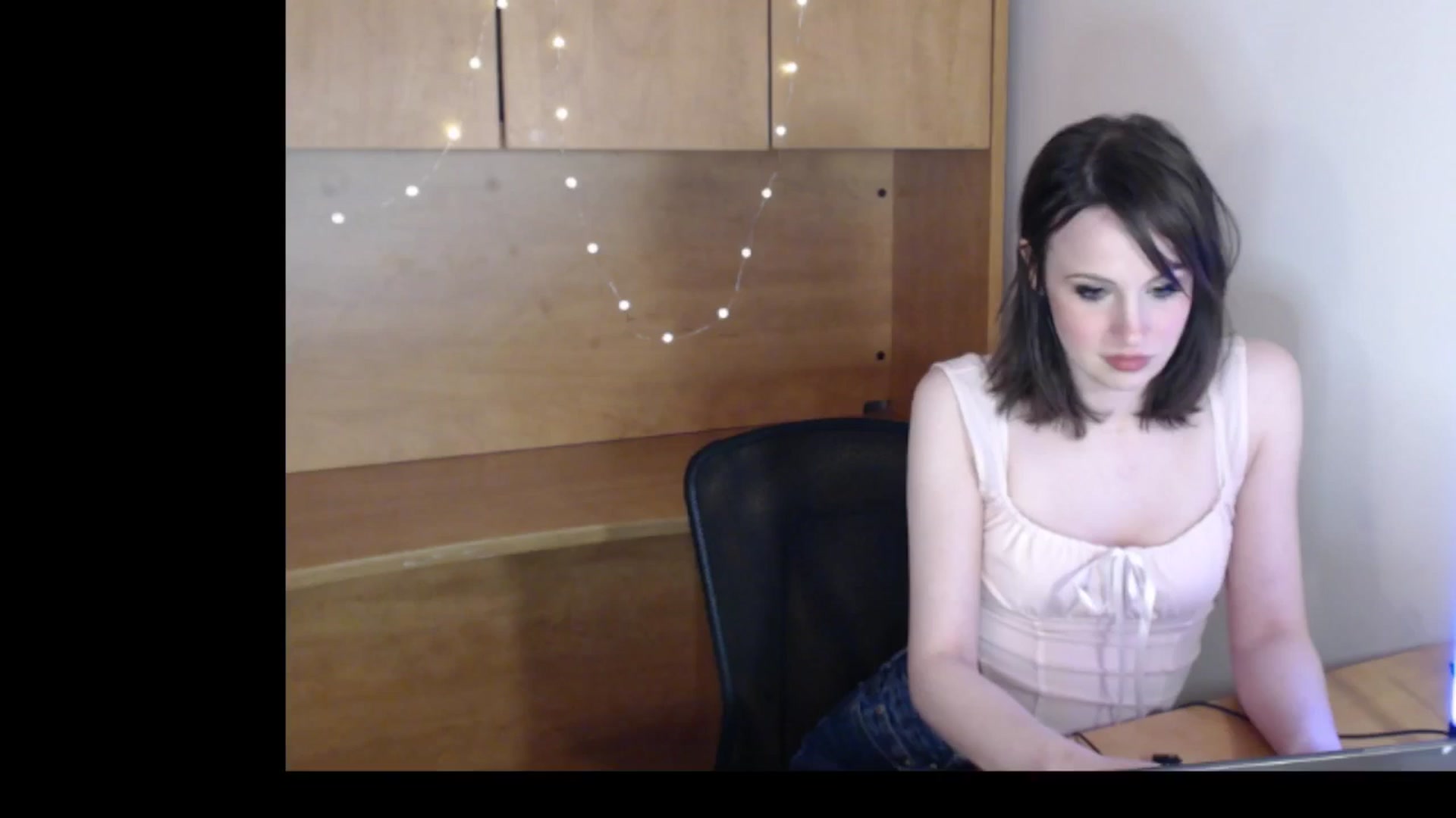 Gallery image thumbnail from antidreamgirl's myfreecams stream on, 06/22/2024, 03:08 image 7 of 20