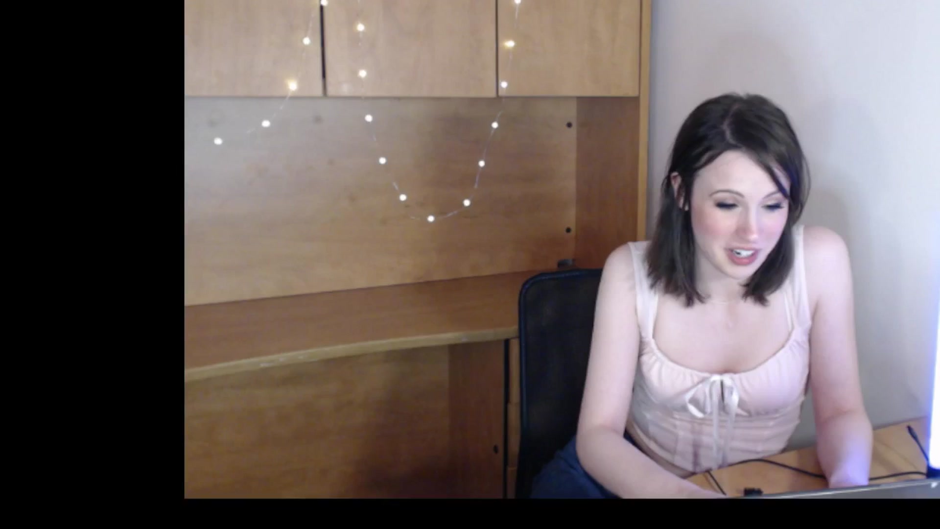 Gallery image thumbnail from antidreamgirl's myfreecams stream on, 06/22/2024, 03:08 image 11 of 20