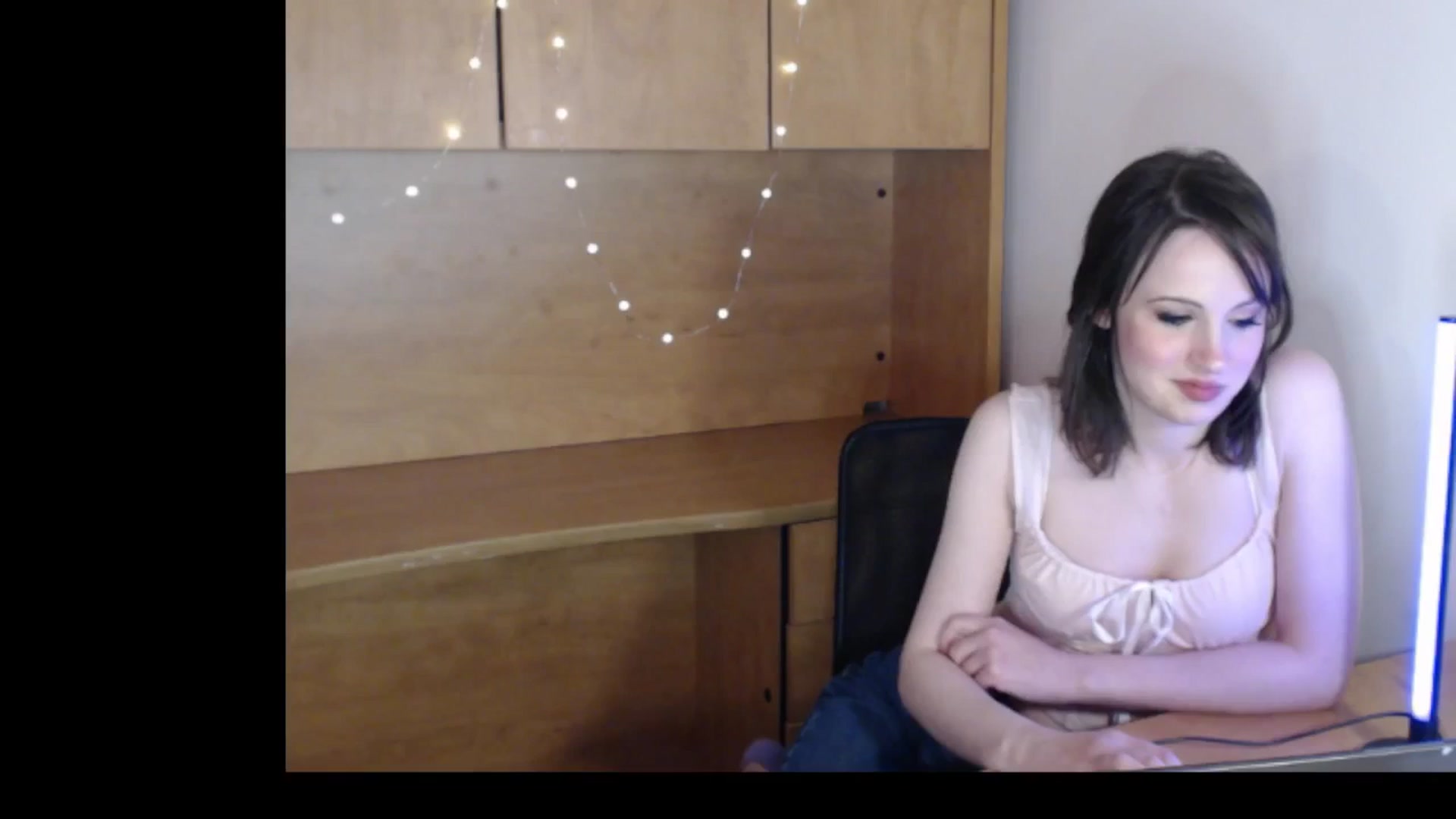 Gallery image thumbnail from antidreamgirl's myfreecams stream on, 06/22/2024, 03:08 image 3 of 20