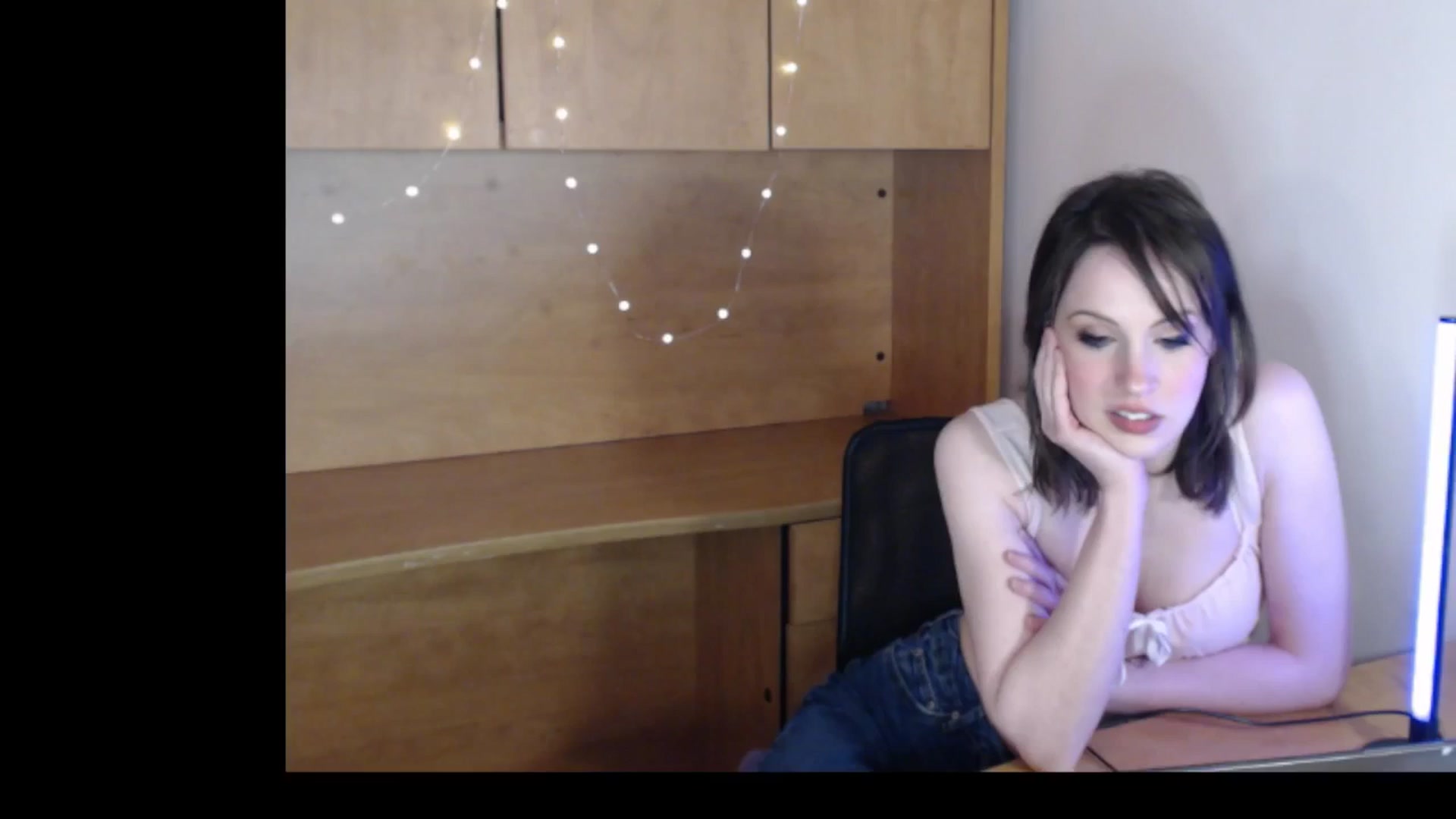 Gallery image thumbnail from antidreamgirl's myfreecams stream on, 06/22/2024, 03:08 image 4 of 20