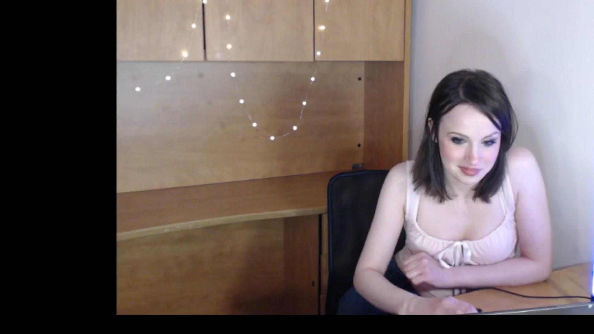 Gallery image thumbnail from antidreamgirl's myfreecams stream on, 06/22/2024, 03:08 image 9 of 20