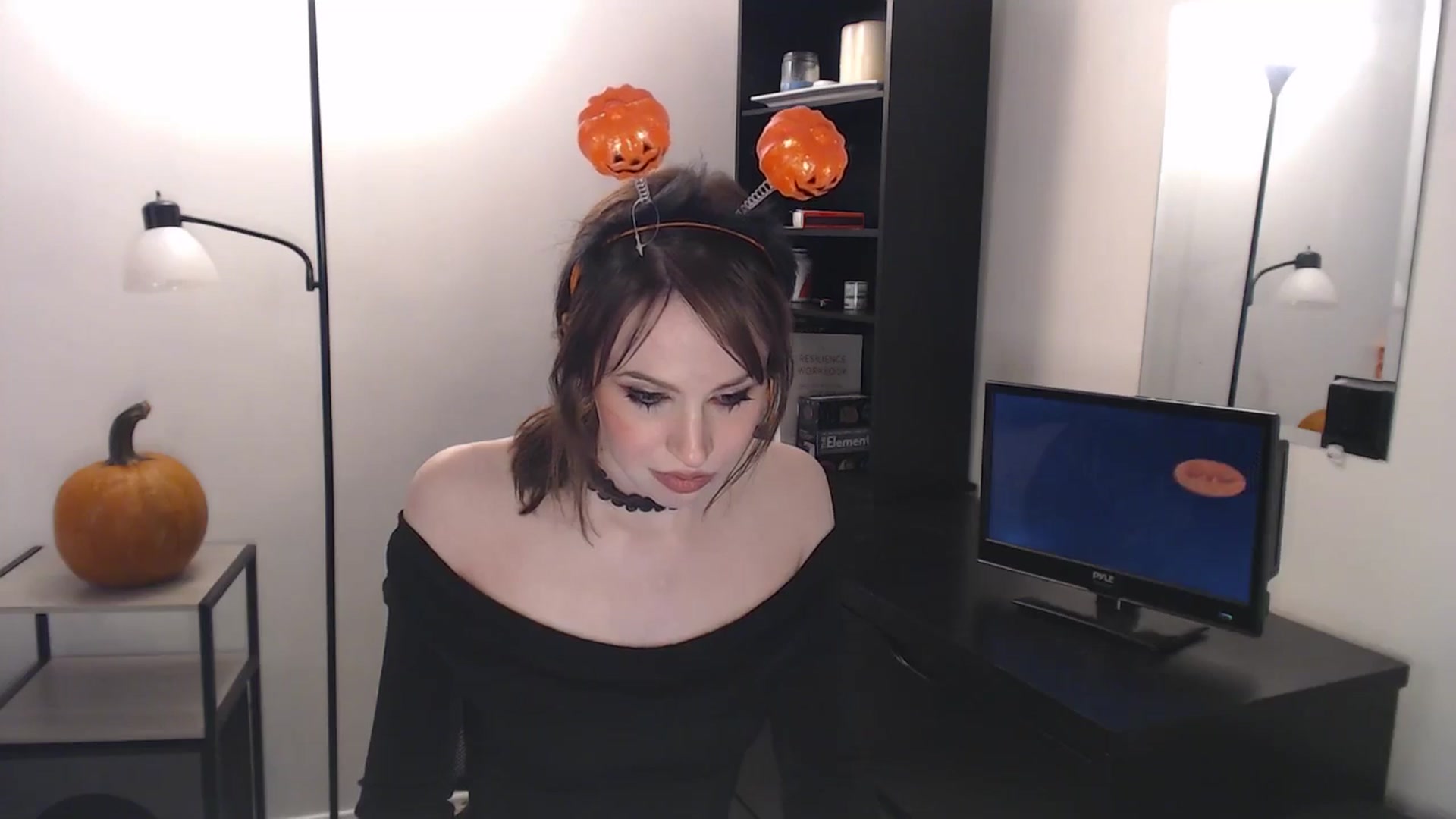 Gallery image thumbnail from antidreamgirl's myfreecams stream on, 10/15/2024, 24:13 image 14 of 20