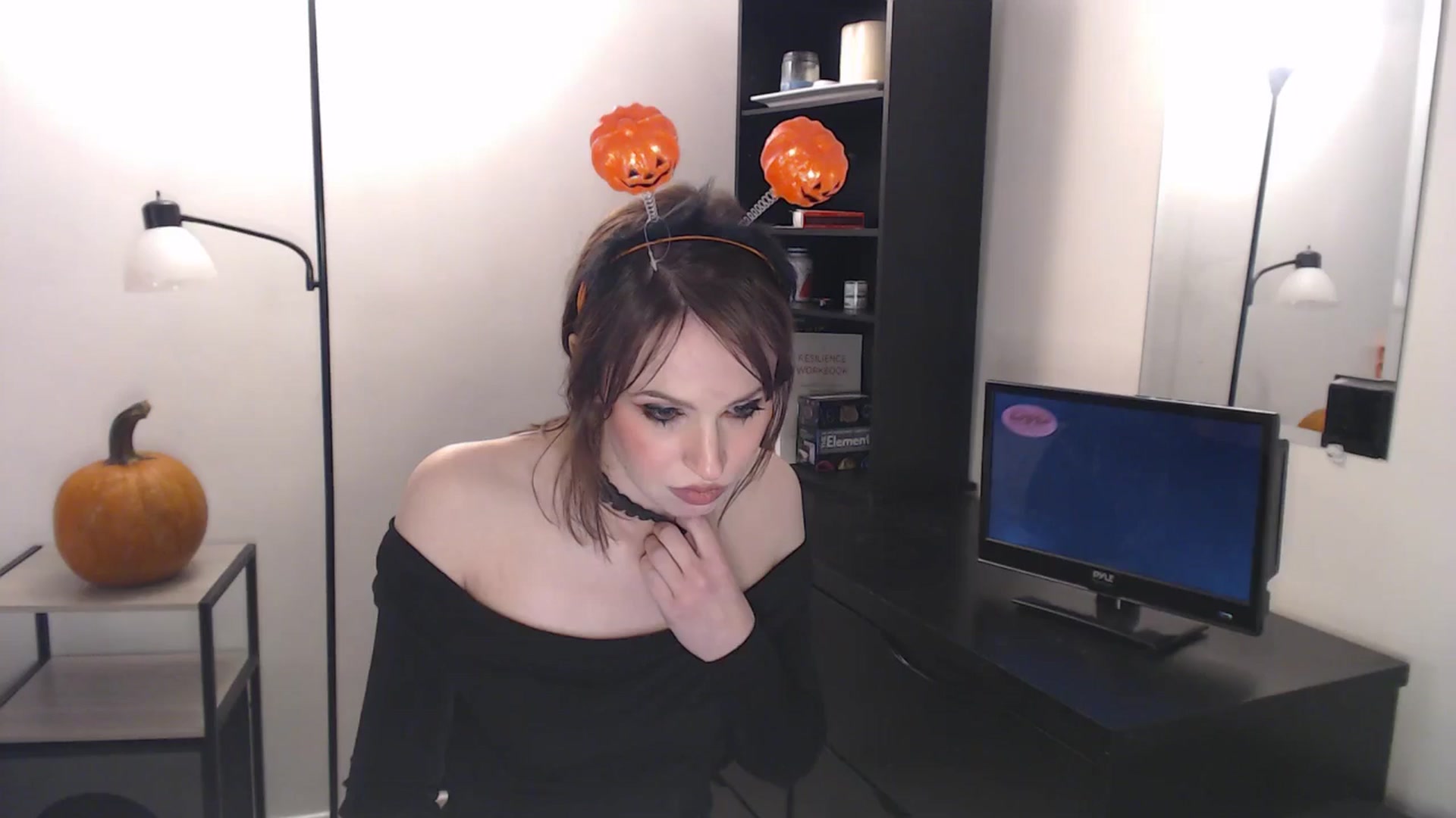 Gallery image thumbnail from antidreamgirl's myfreecams stream on, 10/15/2024, 24:13 image 17 of 20