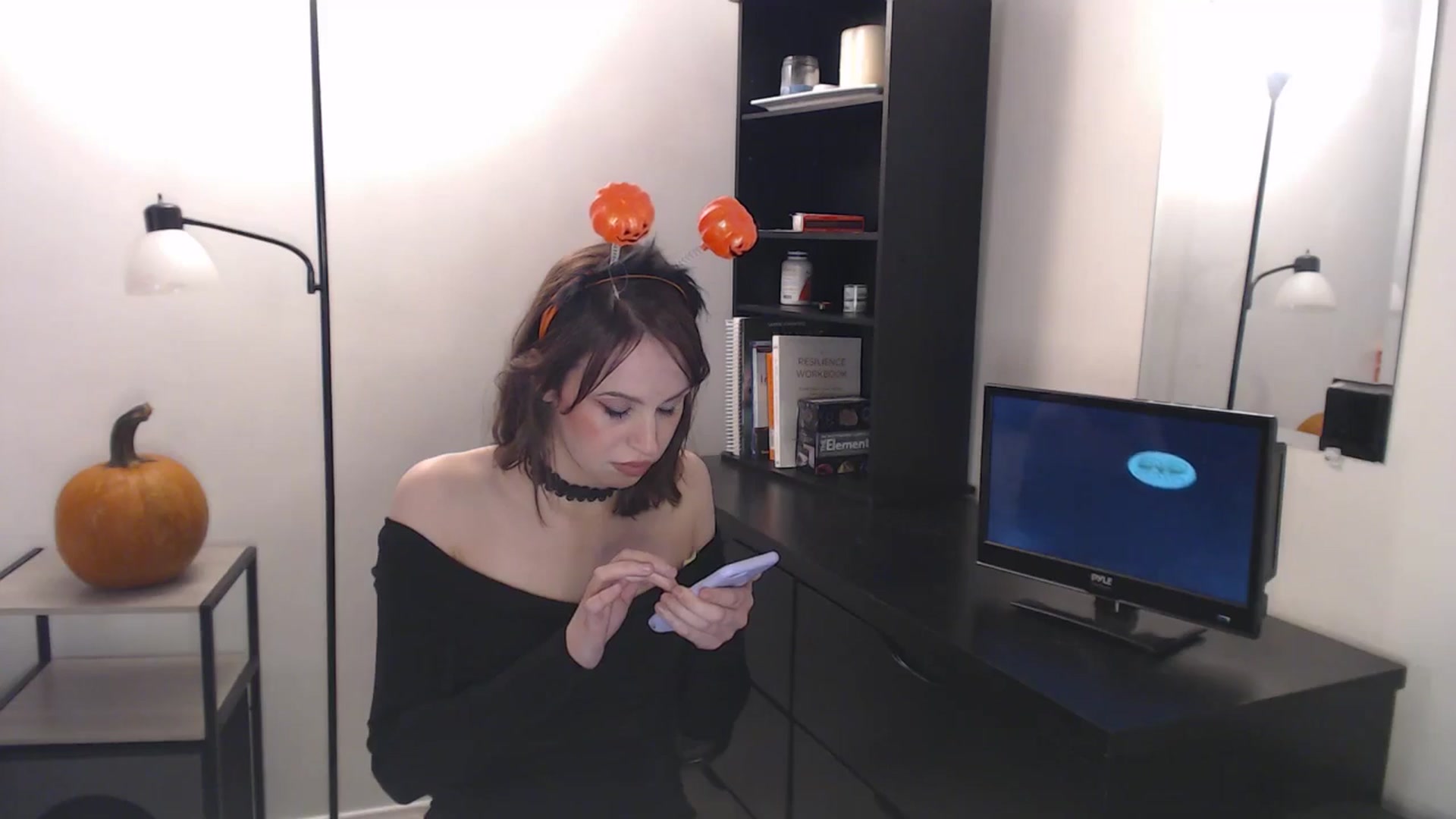 Gallery image thumbnail from antidreamgirl's myfreecams stream on, 10/15/2024, 24:13 image 19 of 20