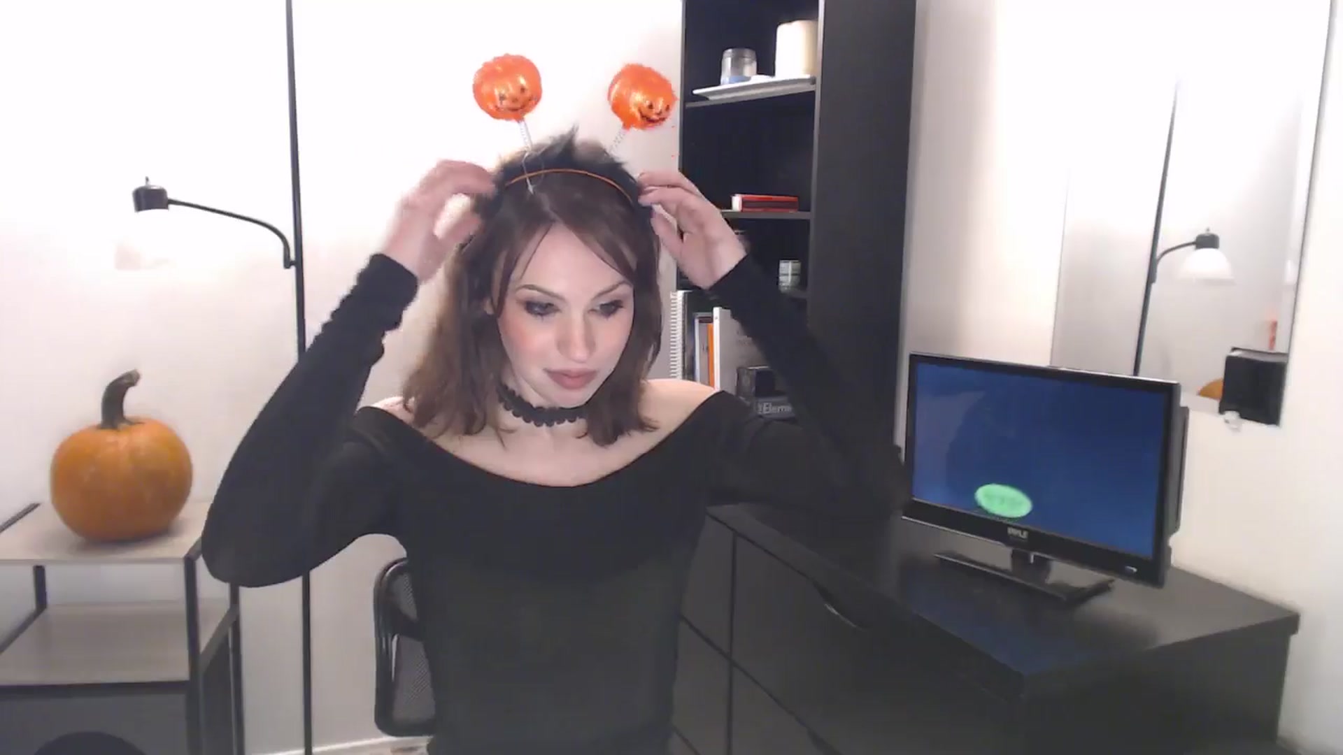 Gallery image thumbnail from antidreamgirl's myfreecams stream on, 10/15/2024, 24:13 image 18 of 20