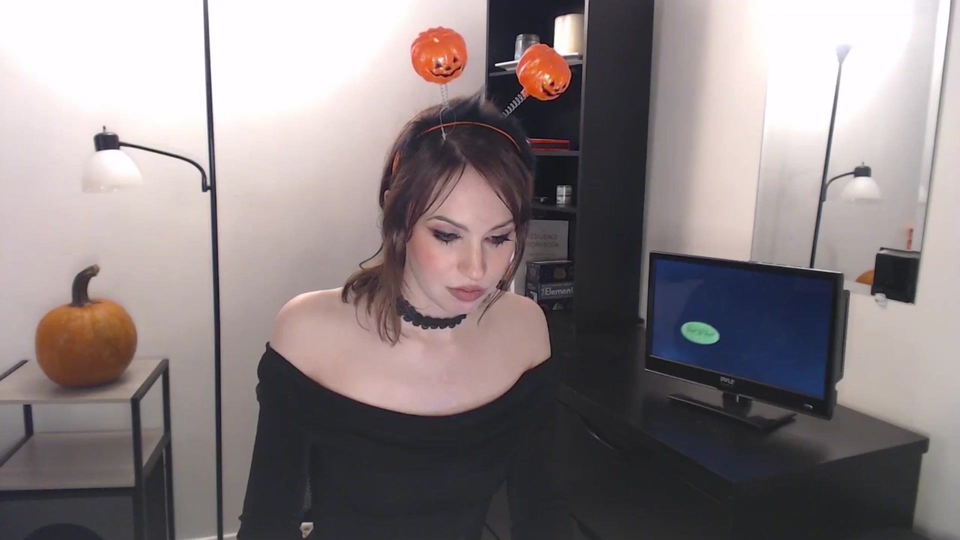 Gallery image thumbnail from antidreamgirl's myfreecams stream on, 10/15/2024, 24:13 image 16 of 20