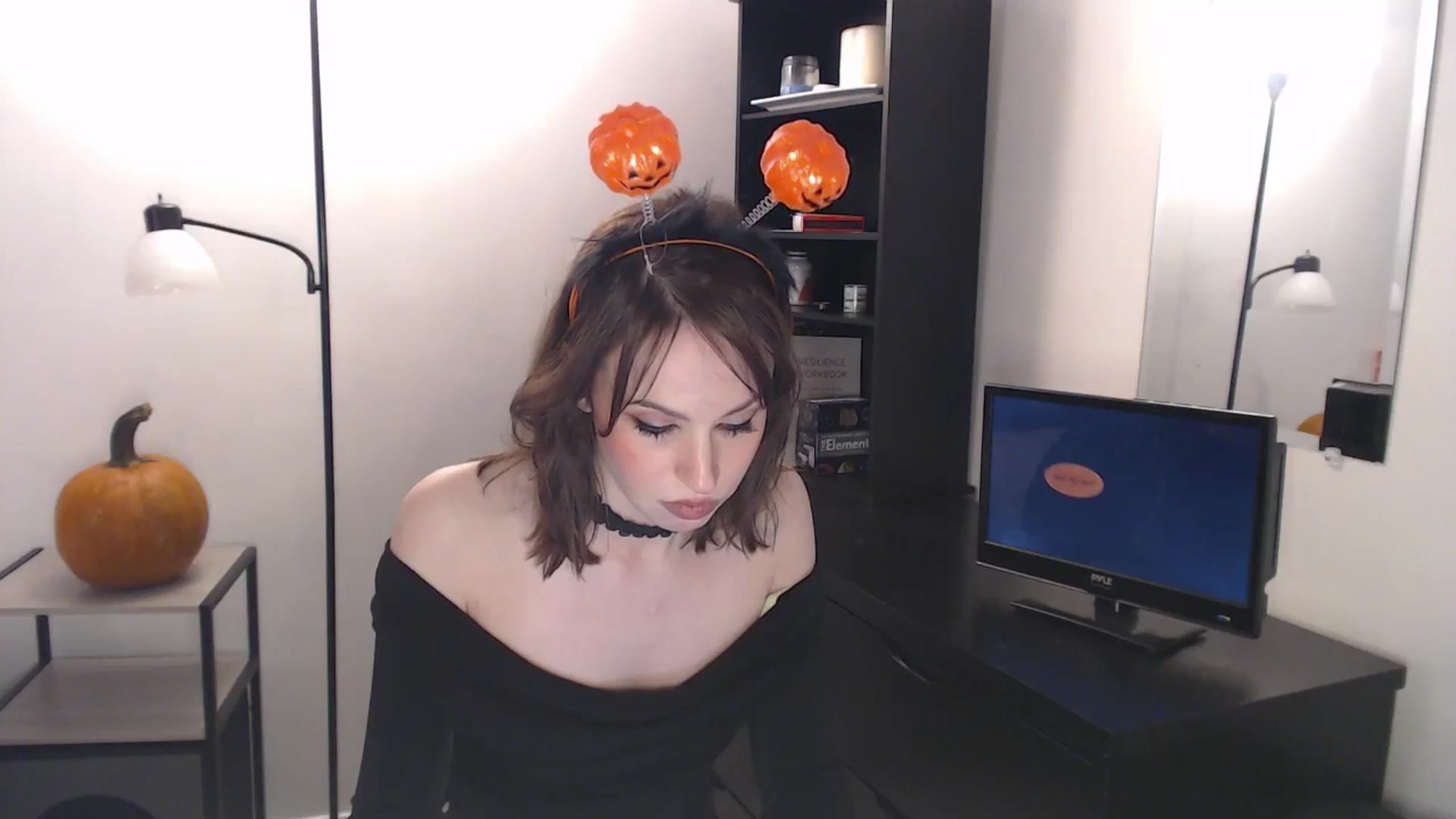 Gallery image thumbnail from antidreamgirl's myfreecams stream on, 10/15/2024, 24:13 image 20 of 20