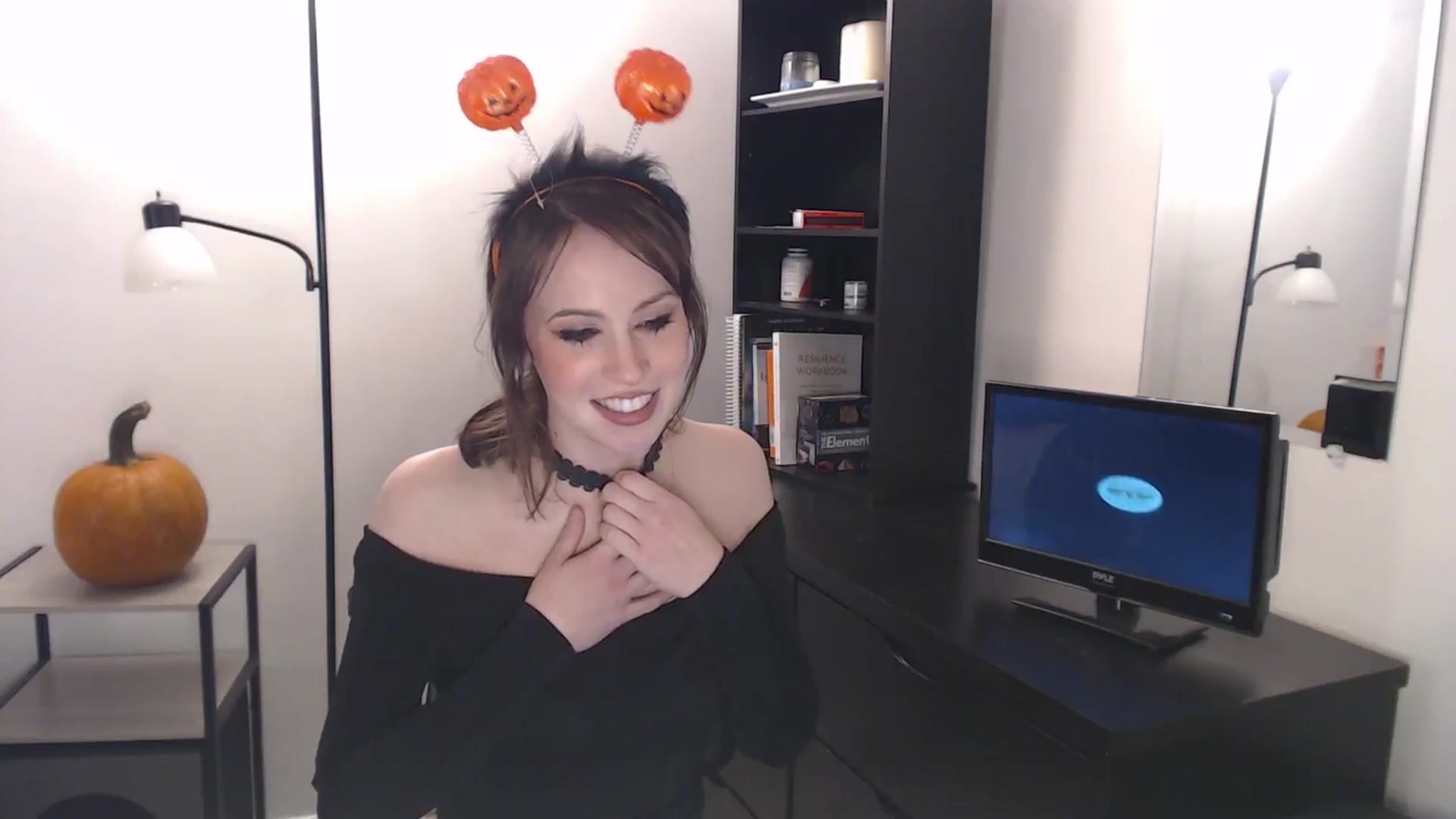Gallery image thumbnail from antidreamgirl's myfreecams stream on, 10/15/2024, 24:13 image 15 of 20