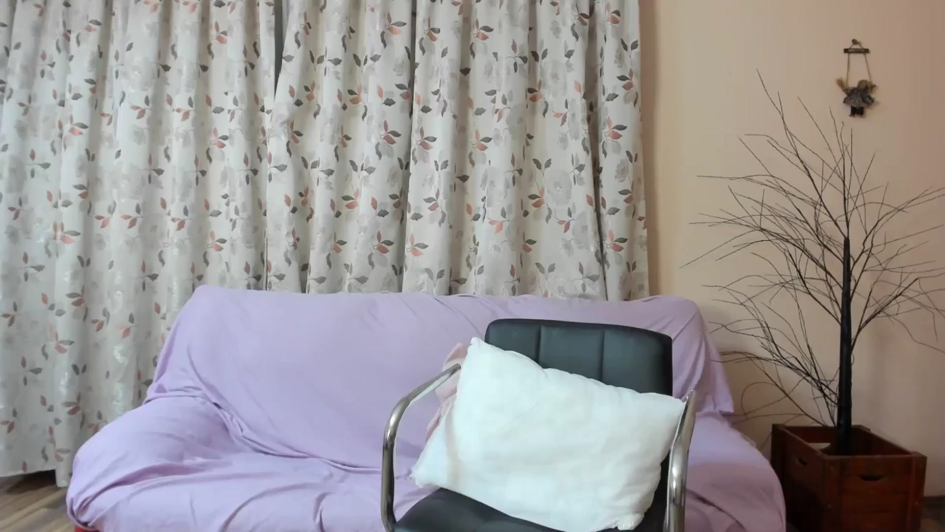 Gallery image thumbnail from aorra's myfreecams stream on, 08/09/2025, 23:43 image 7 of 20