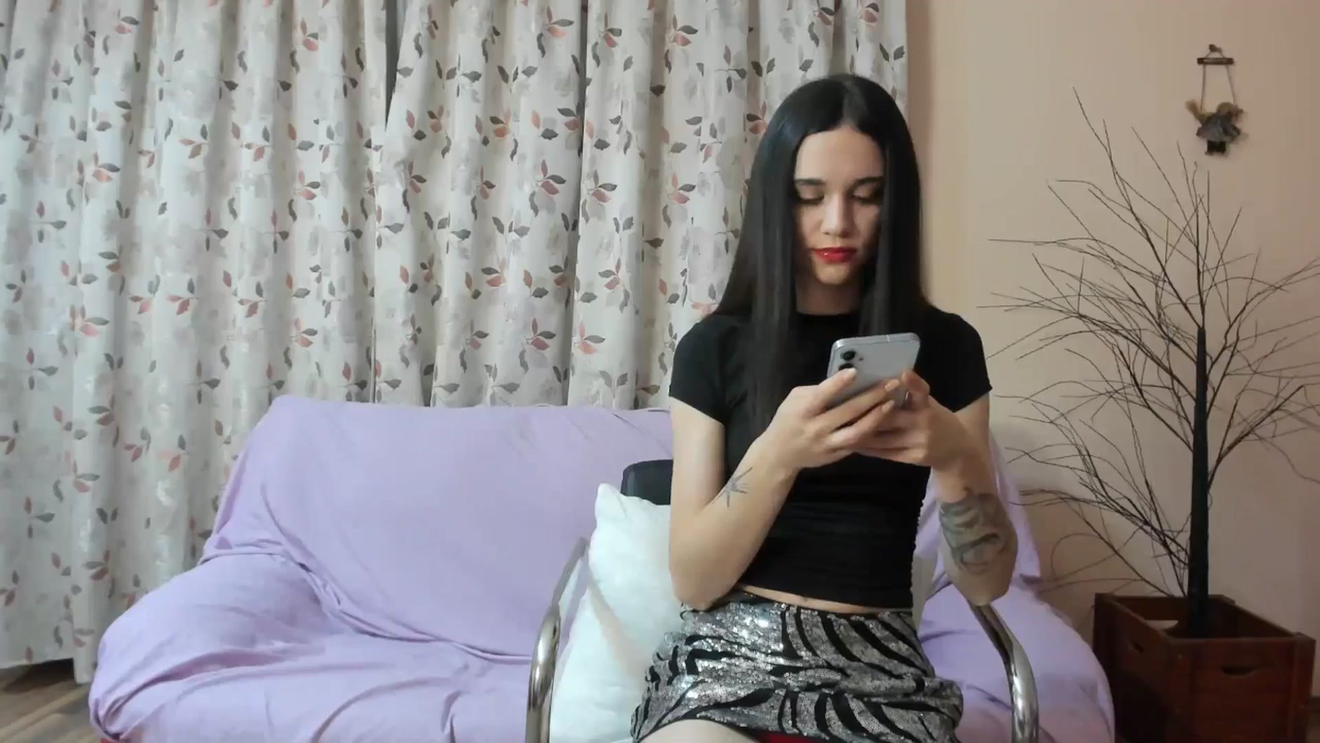 Gallery image thumbnail from aorra's myfreecams stream on, 08/09/2025, 23:43 image 16 of 20