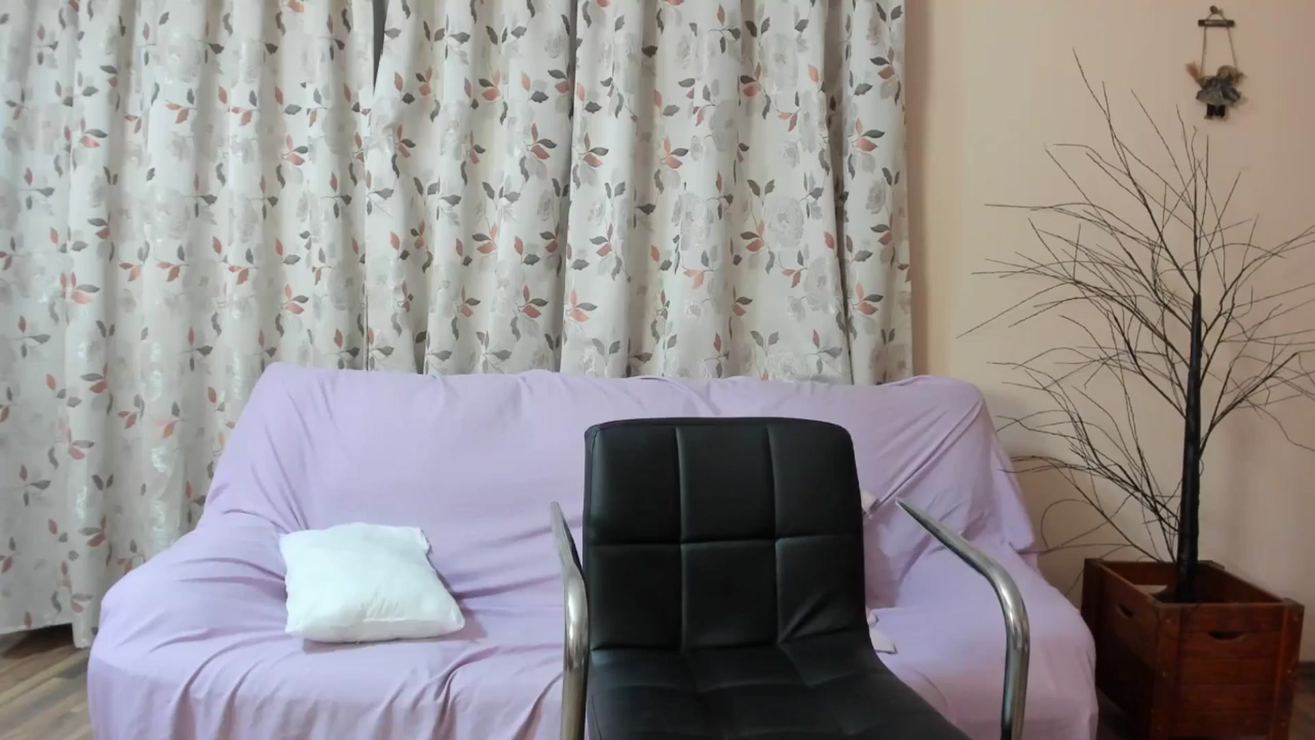 Gallery image thumbnail from aorra's myfreecams stream on, 08/10/2025, 02:32 image 10 of 20