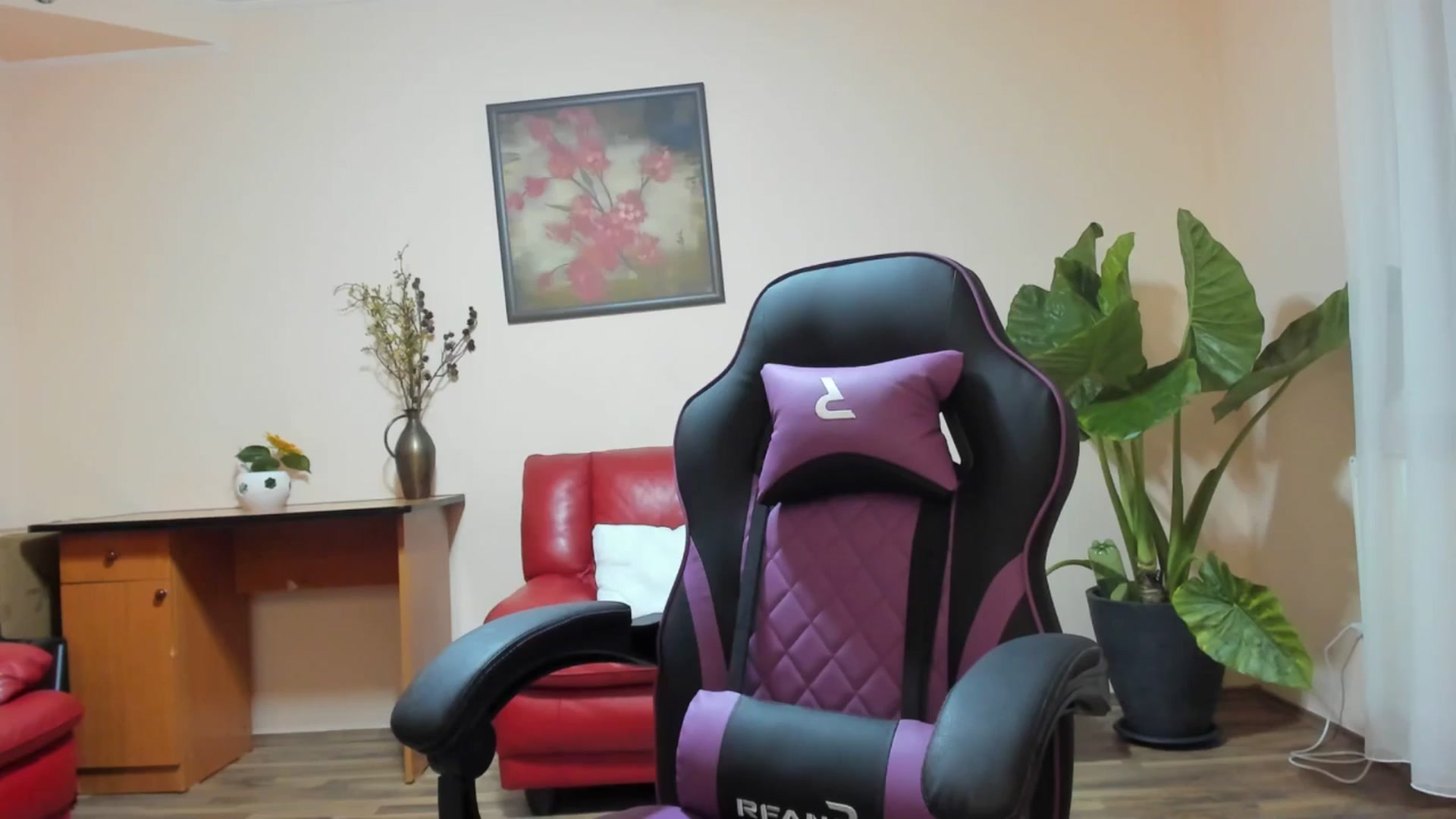 Gallery image thumbnail from aorra's myfreecams stream on, 09/18/2025, 01:33 image 15 of 20
