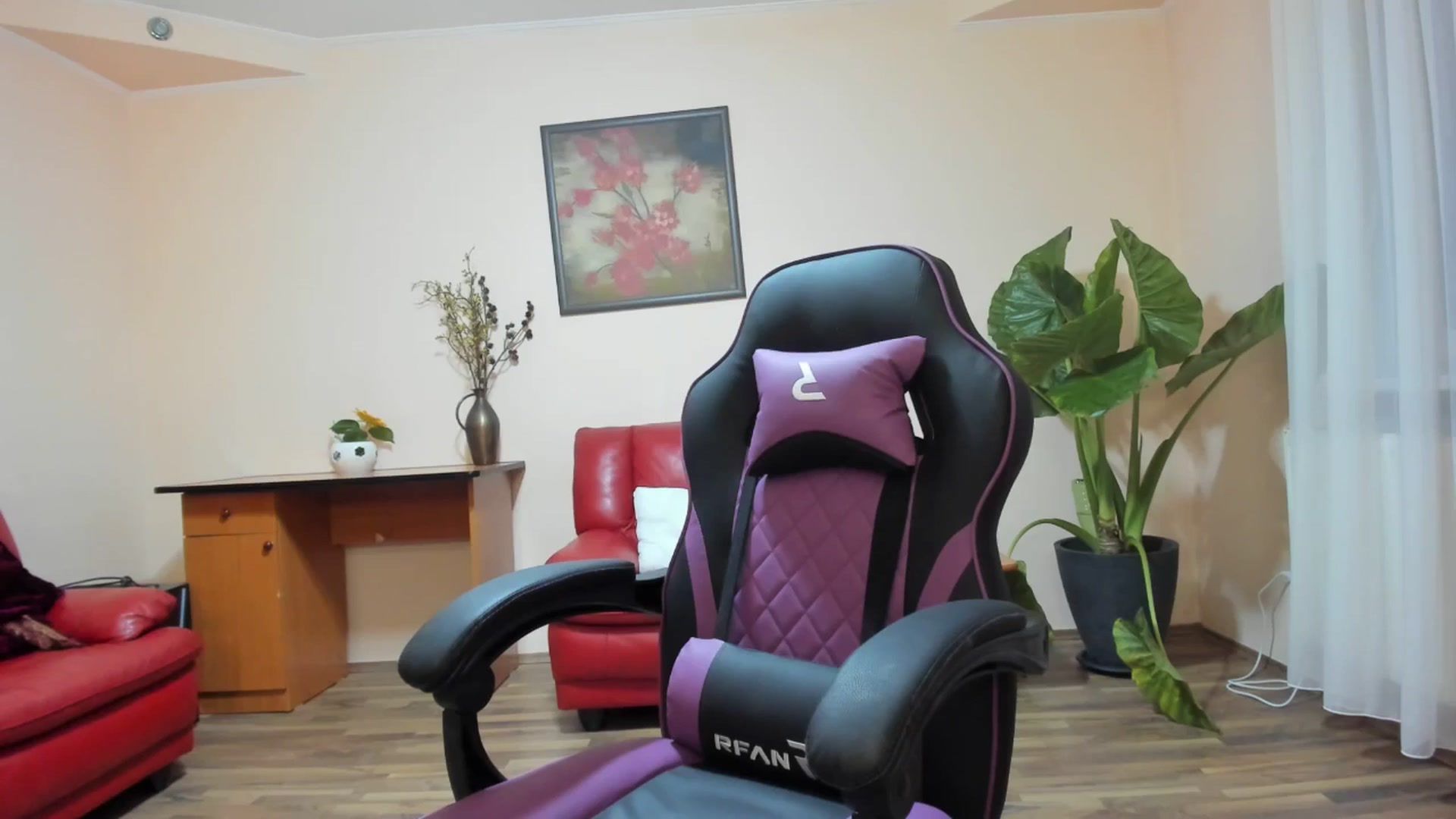 Gallery image thumbnail from aorra's myfreecams stream on, 09/20/2025, 19:10 image 11 of 20