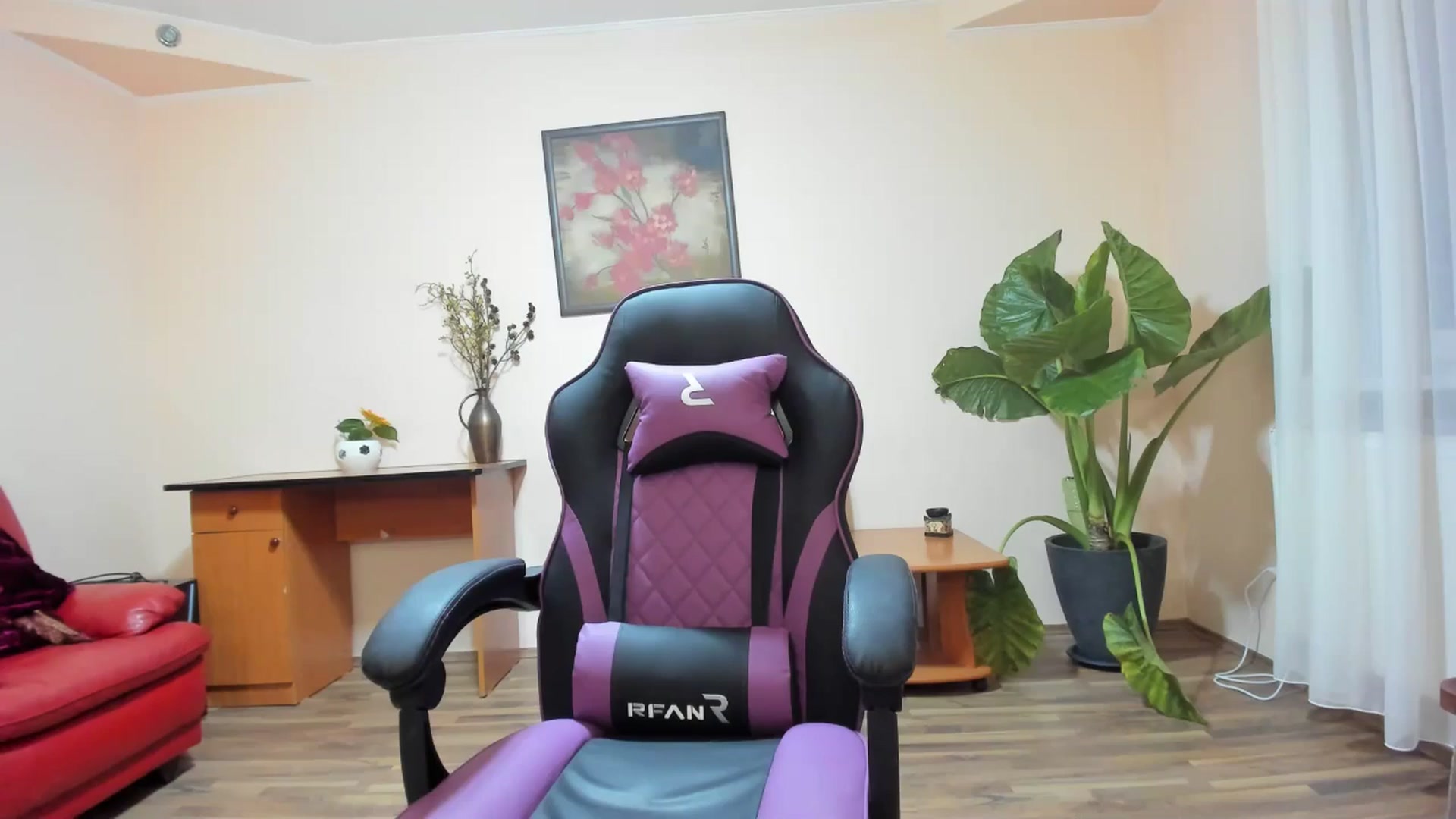 Gallery image thumbnail from aorra's myfreecams stream on, 09/20/2025, 19:10 image 1 of 20