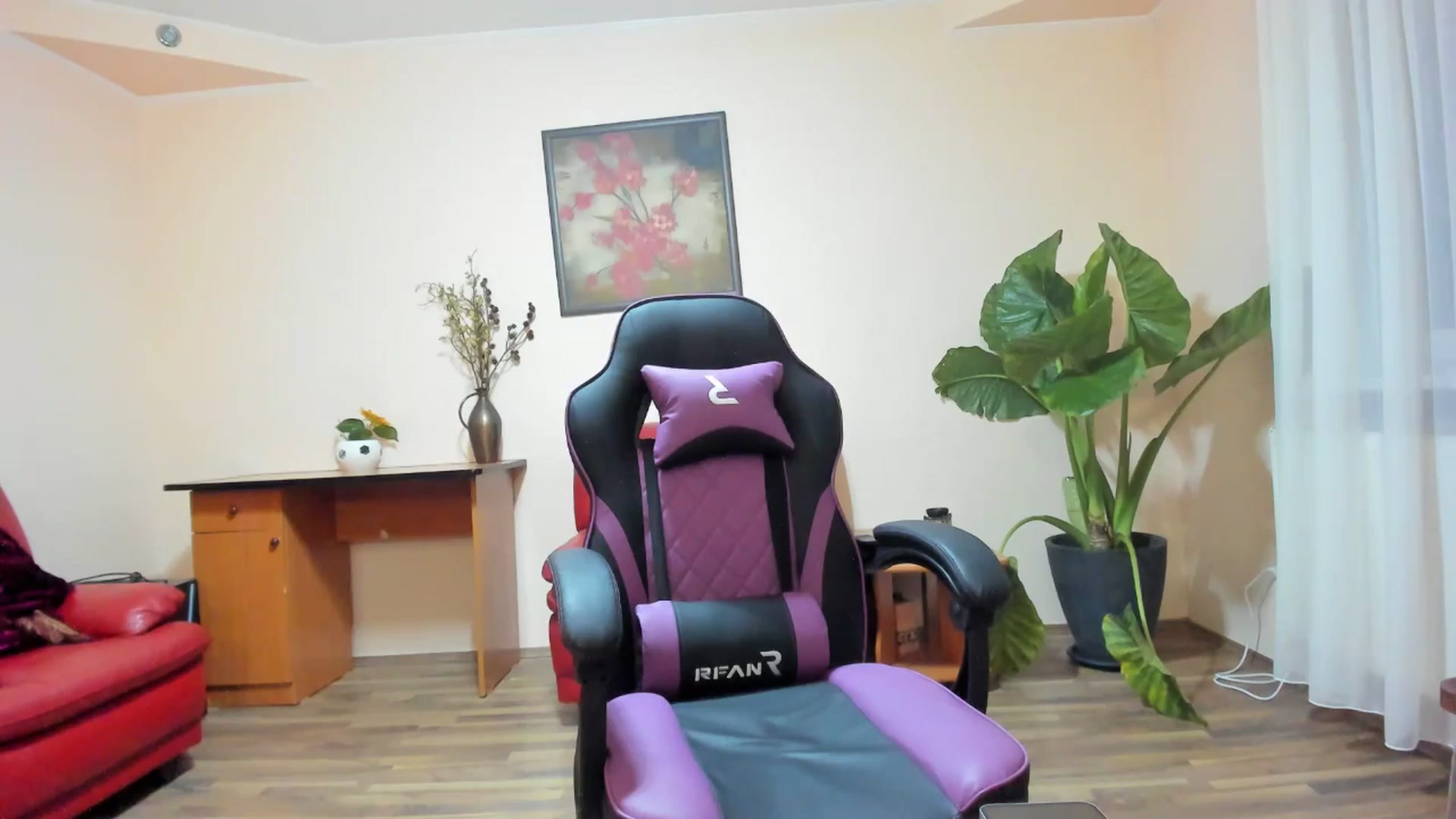 Gallery image thumbnail from aorra's myfreecams stream on, 09/20/2025, 19:10 image 18 of 20