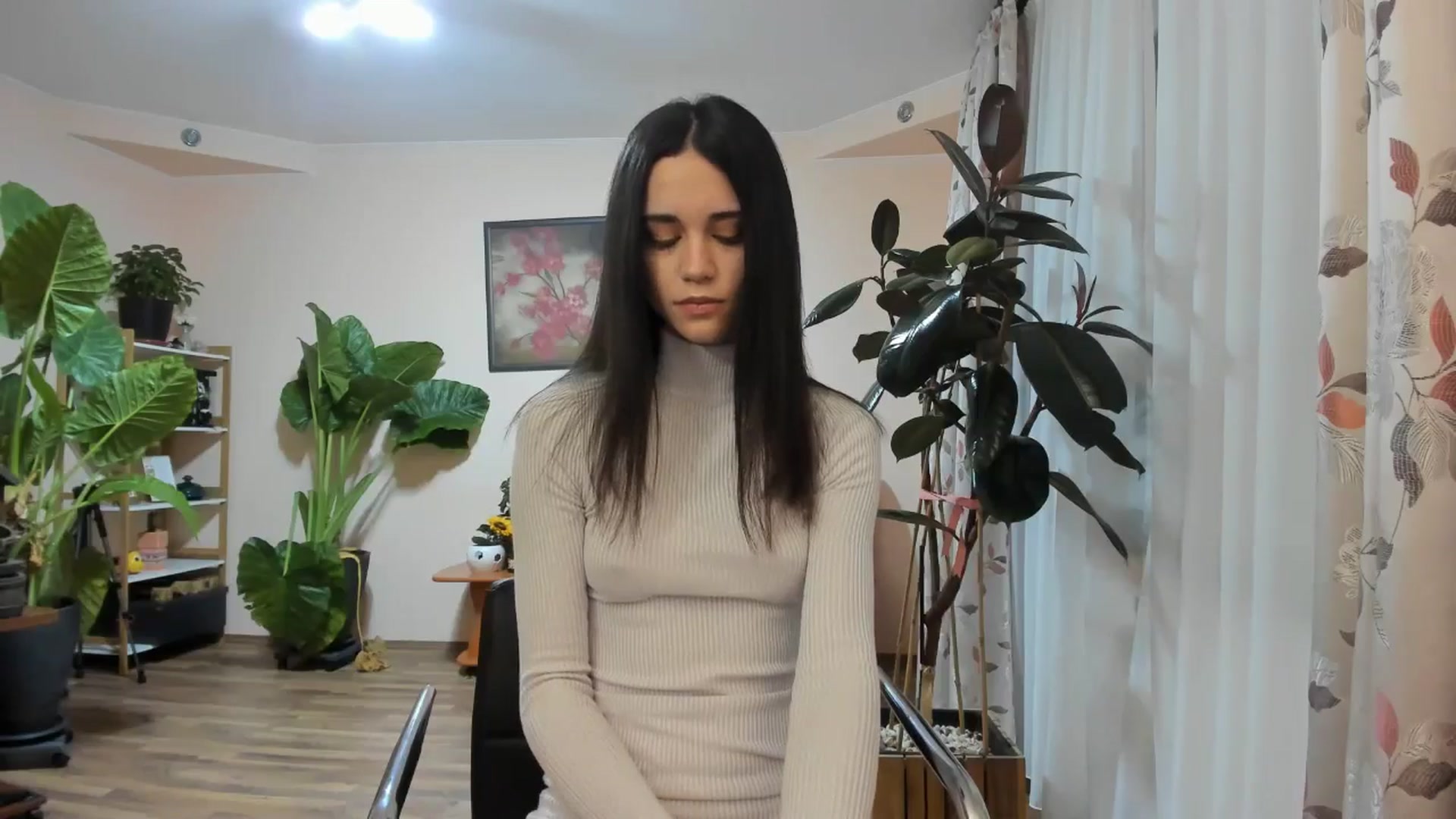 Gallery image thumbnail from aorra's myfreecams stream on, 10/09/2025, 11:56 image 10 of 20
