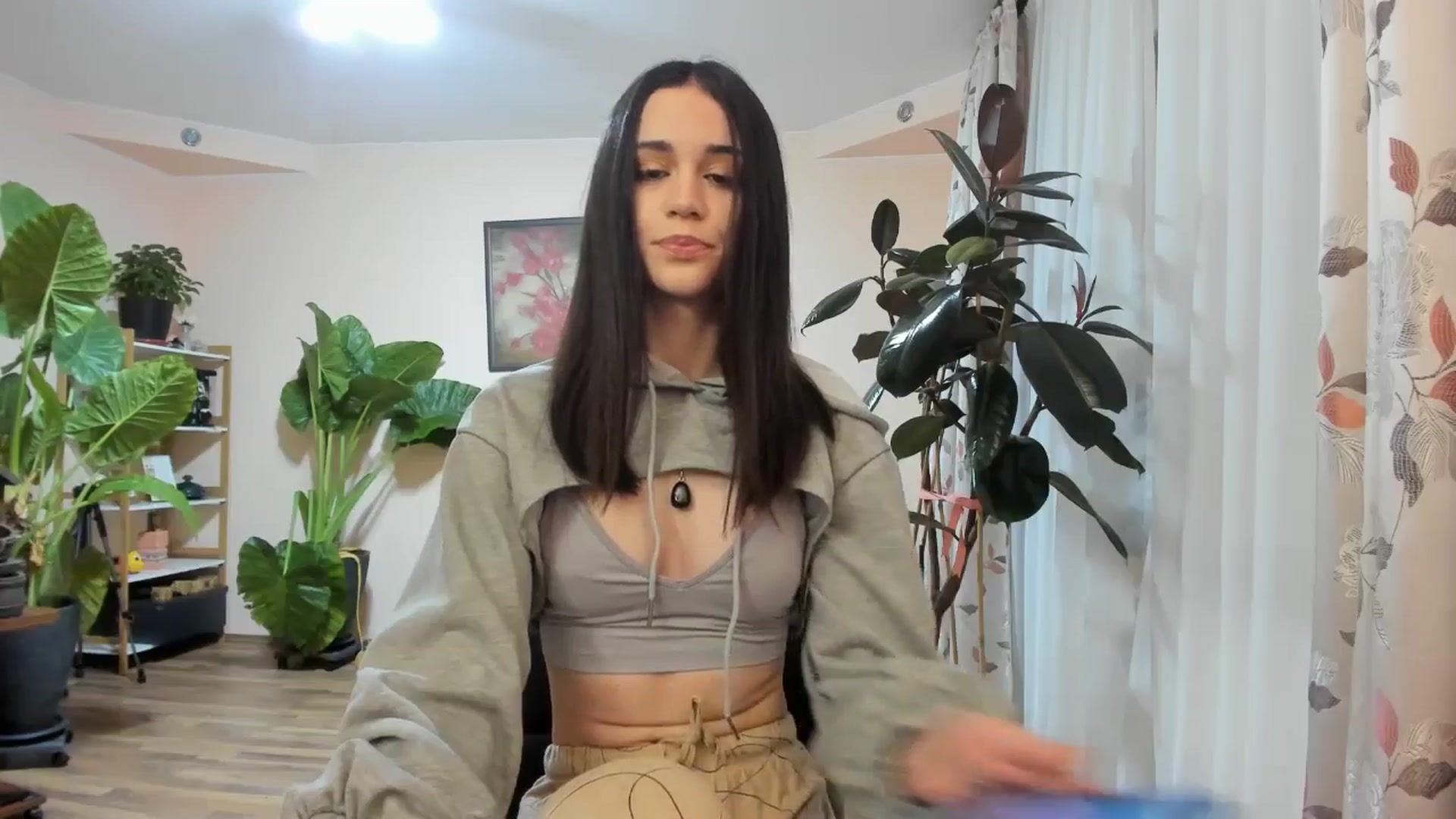 Gallery image thumbnail from aorra's myfreecams stream on, 10/09/2025, 11:56 image 11 of 20