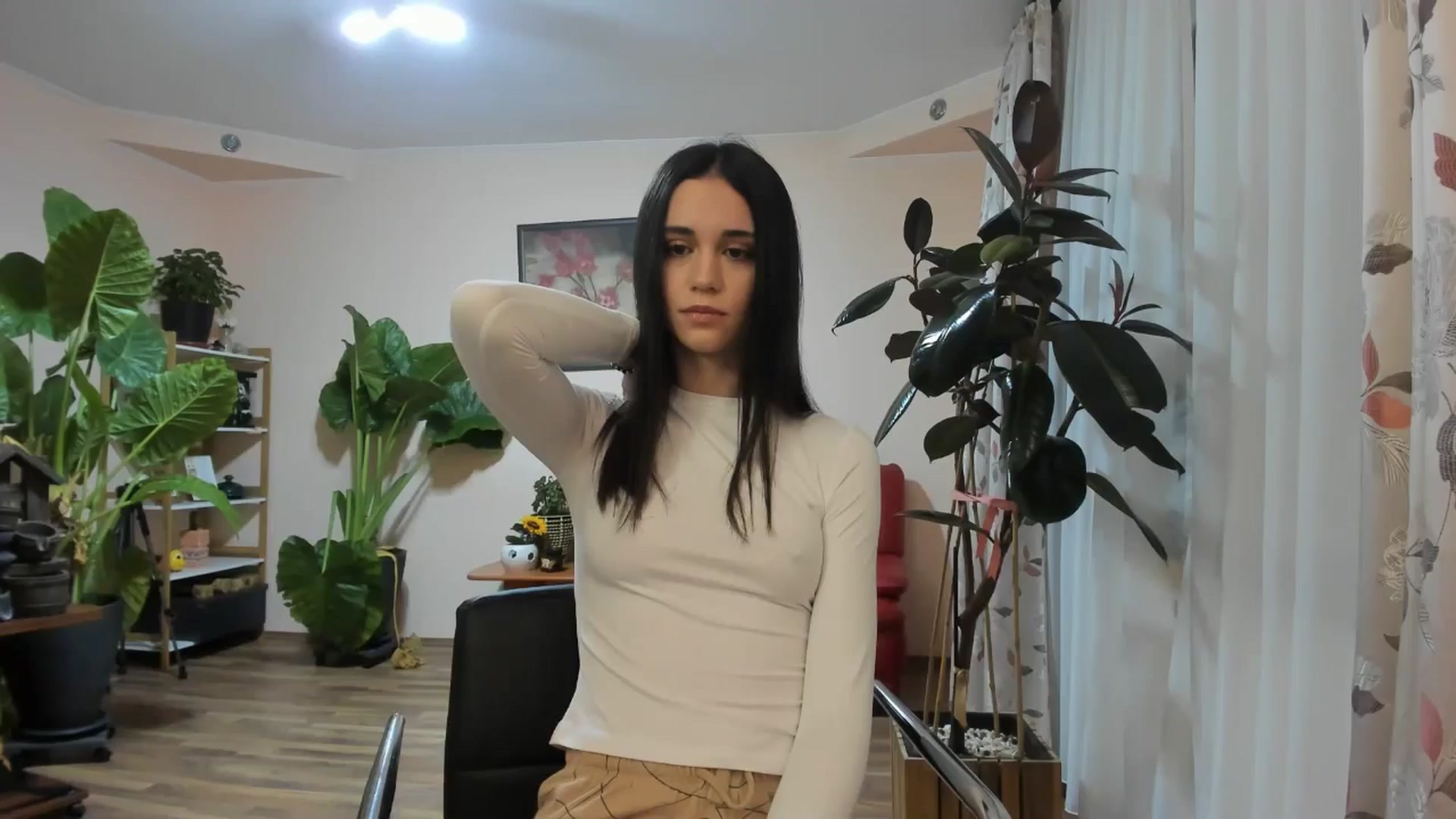 Gallery image thumbnail from aorra's myfreecams stream on, 10/09/2025, 12:51 image 3 of 20