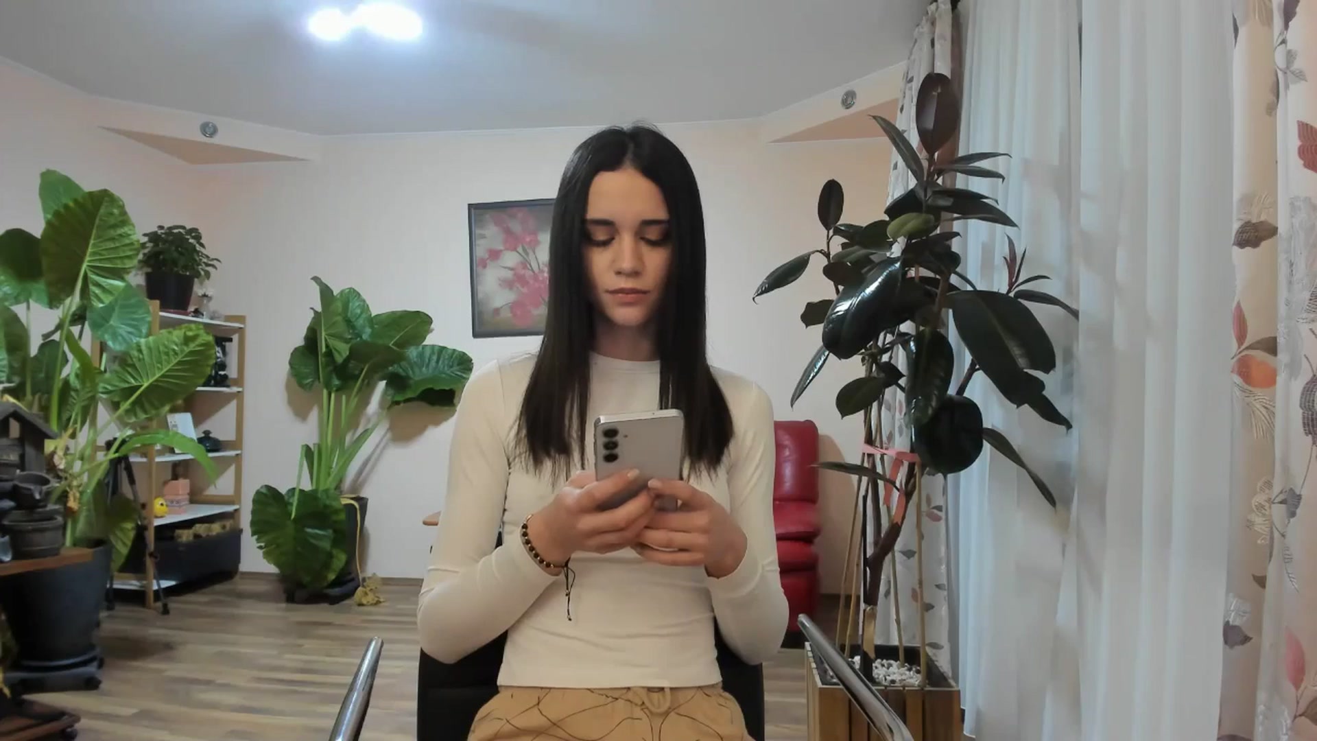Gallery image thumbnail from aorra's myfreecams stream on, 10/09/2025, 12:51 image 10 of 20