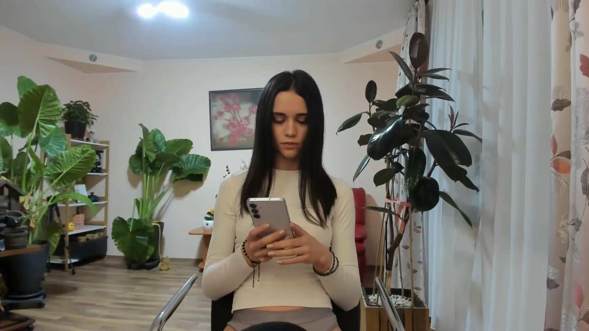Gallery image thumbnail from aorra's myfreecams stream on, 10/09/2025, 14:22 image 4 of 20