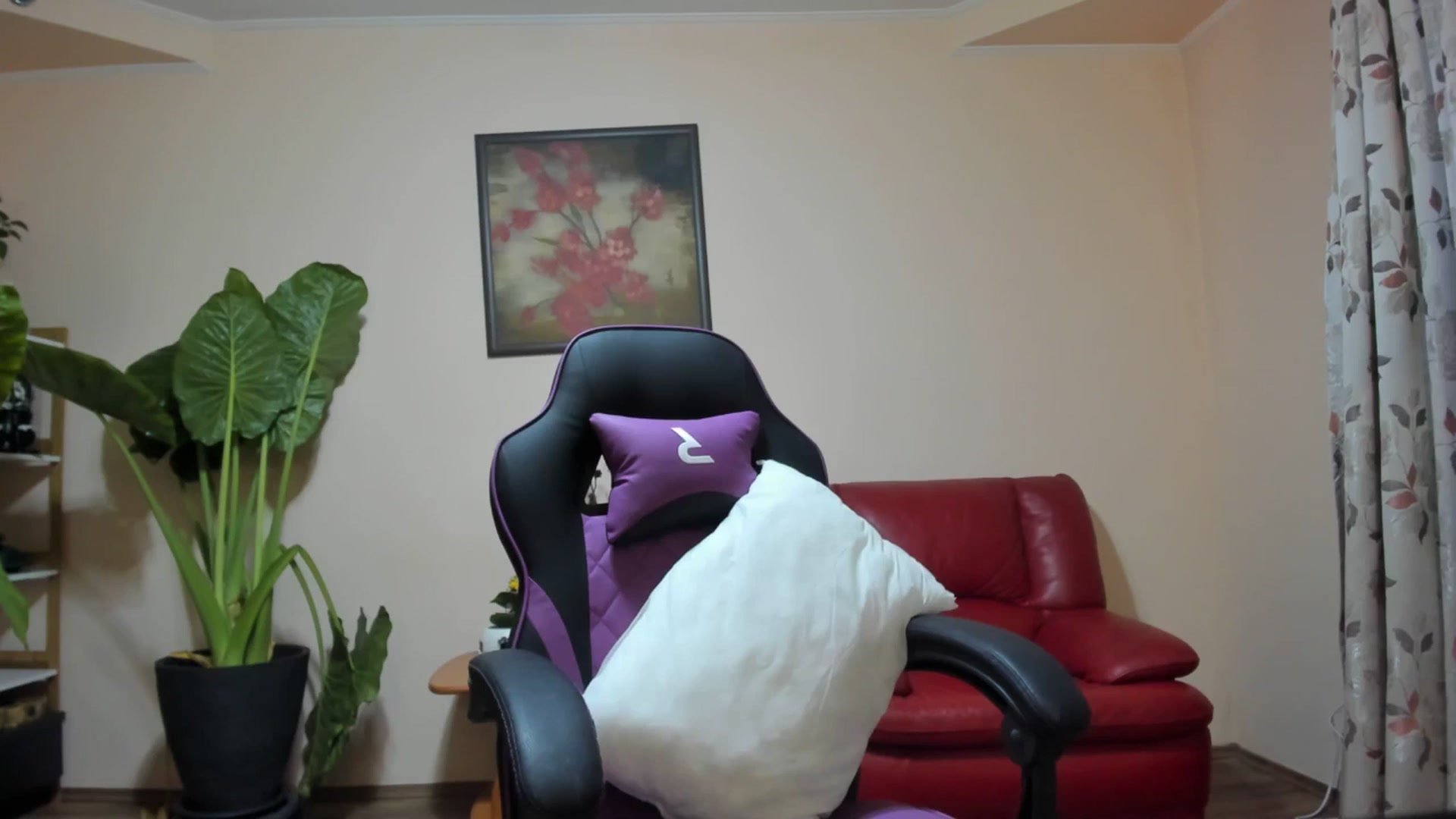 Gallery image thumbnail from aorra's myfreecams stream on, 10/09/2025, 16:24 image 10 of 20